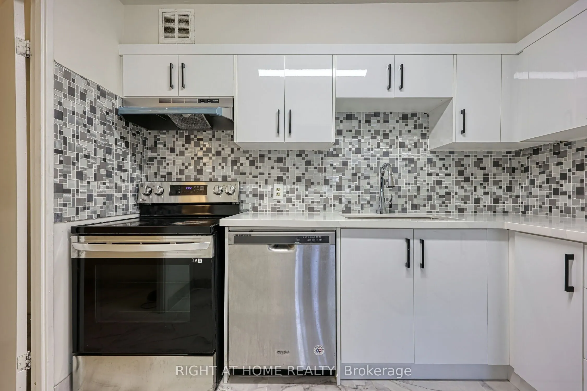 1580 Mississauga Valley, #205