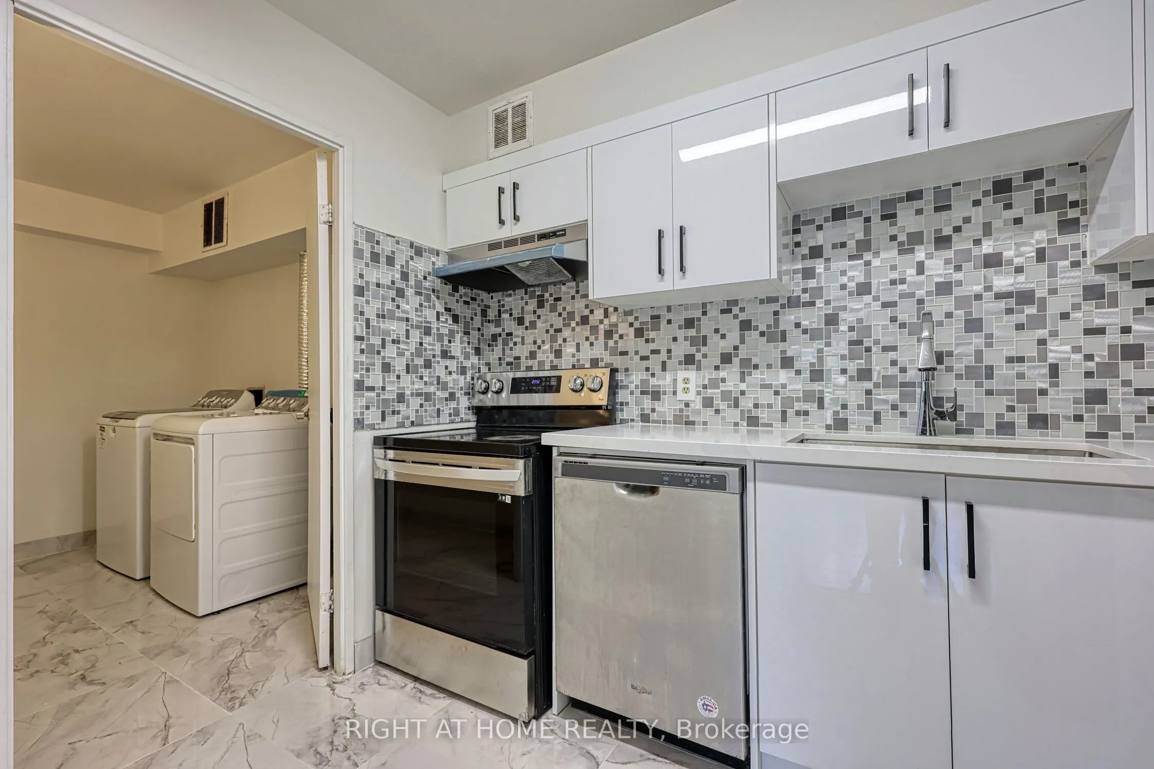 1580 Mississauga Valley, #205