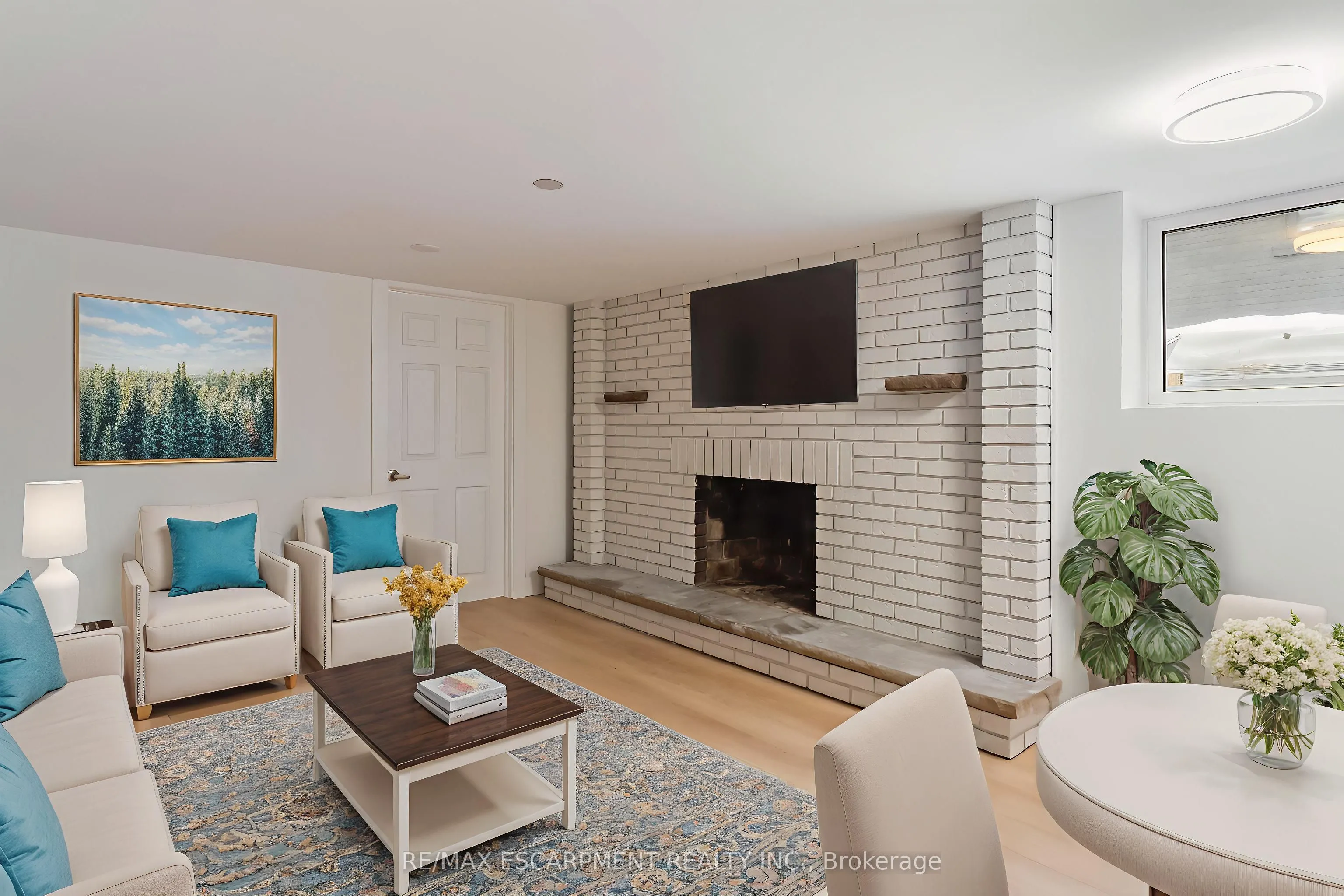 206 Queen Street W, #Lower