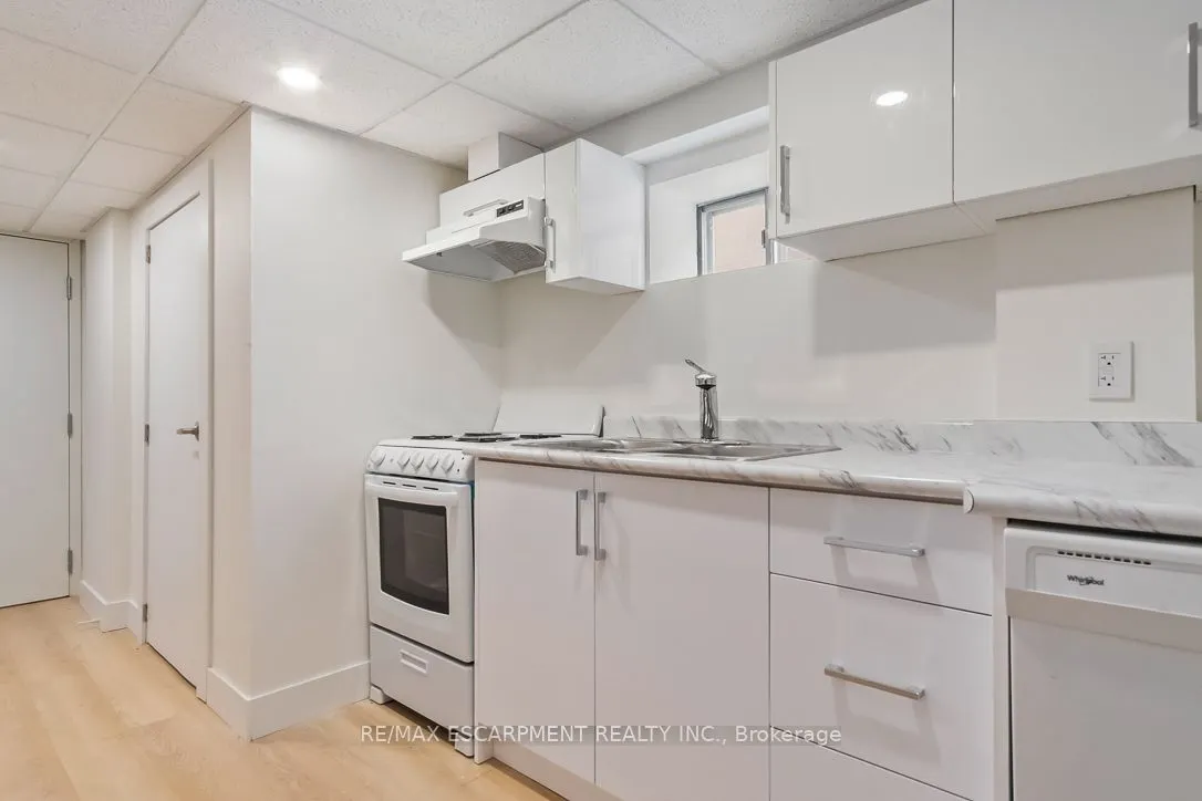 206 Queen Street W, #Lower