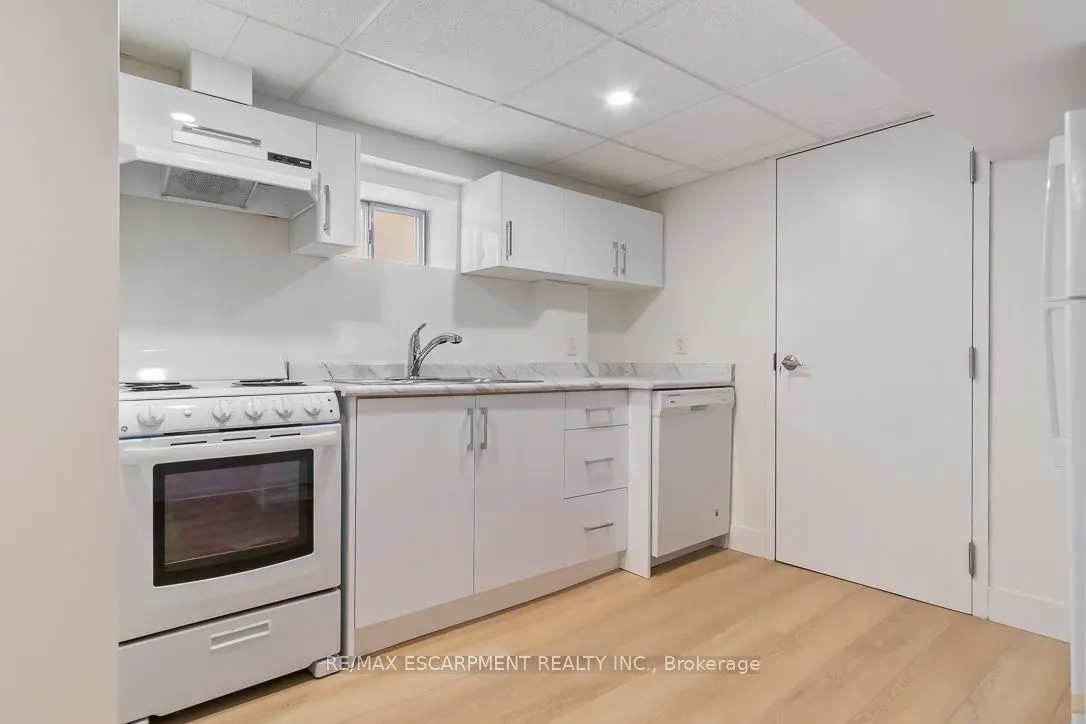 206 Queen Street W, #Lower