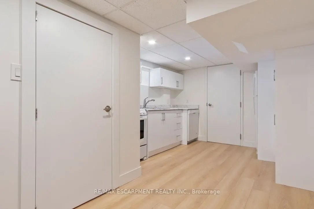 206 Queen Street W, #Lower