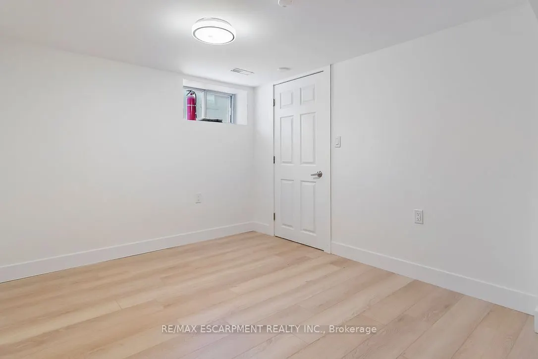 206 Queen Street W, #Lower