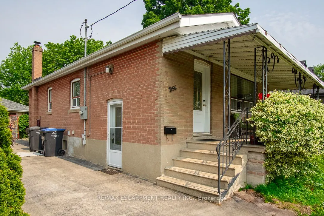 206 Queen Street W, #Lower