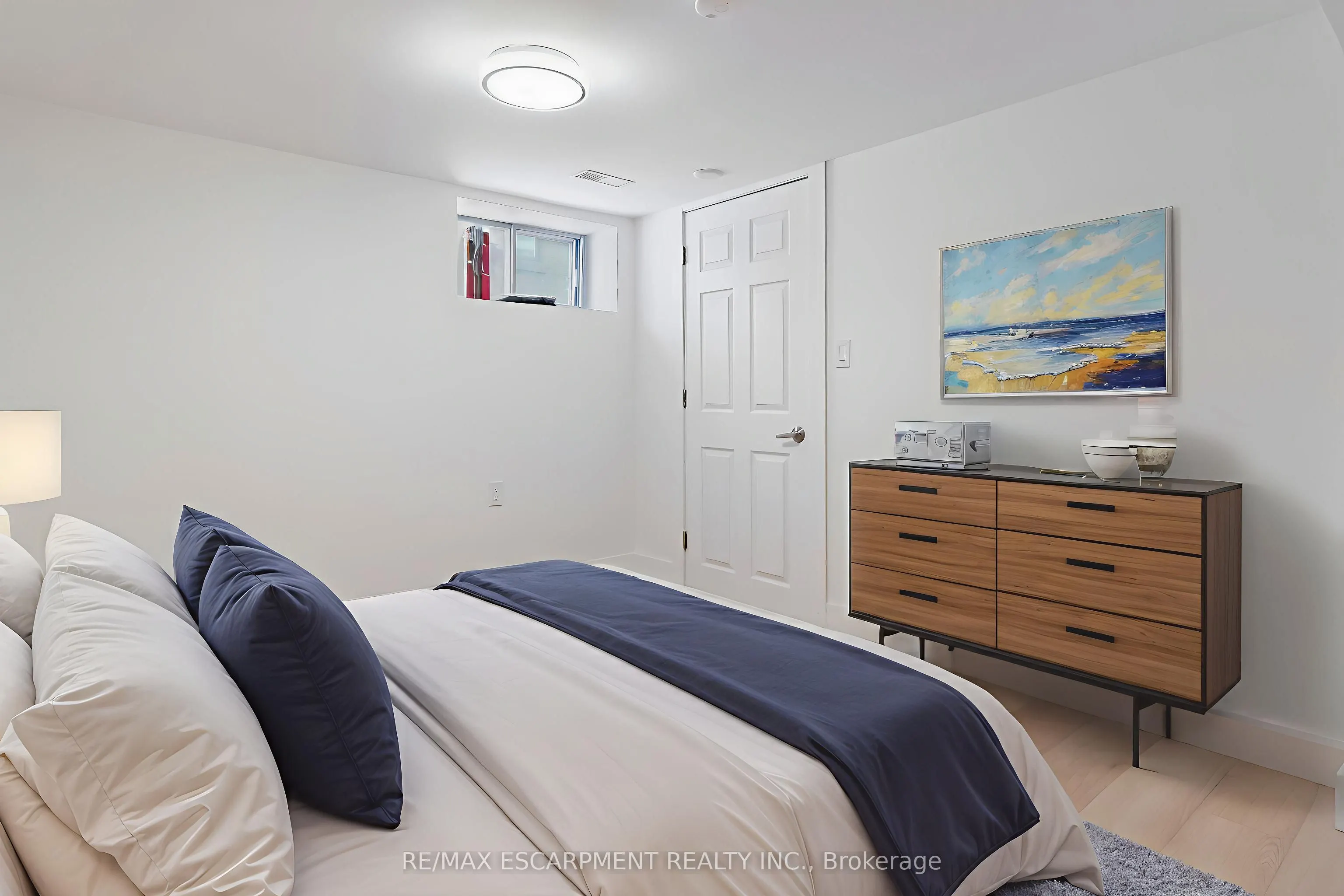 206 Queen Street W, #Lower