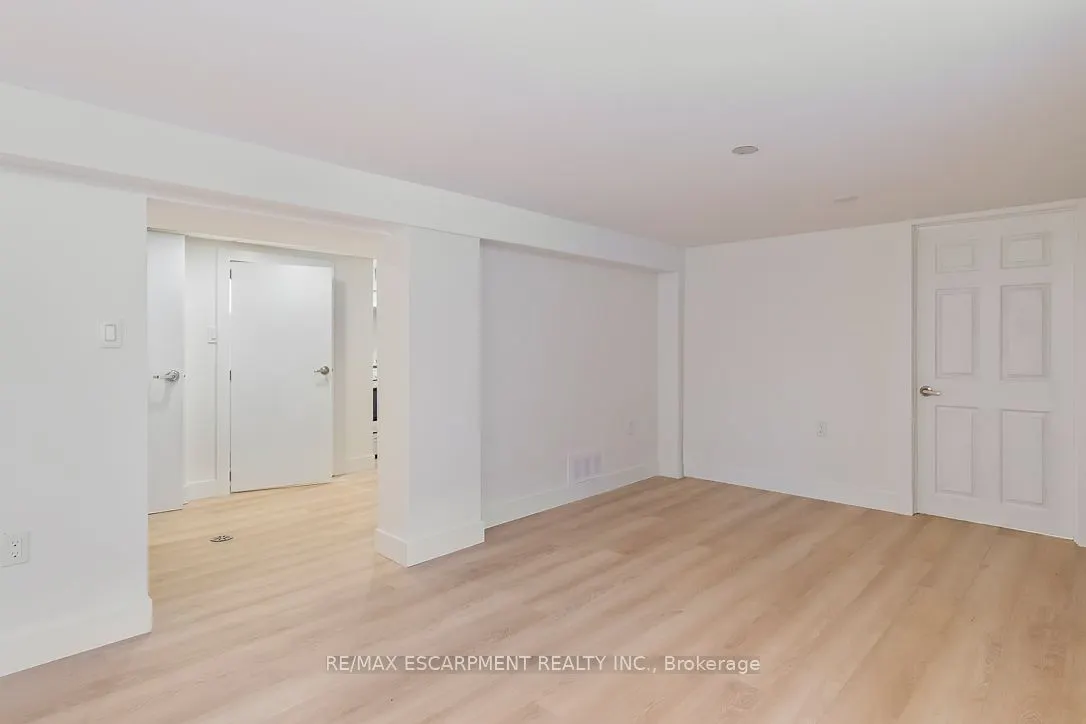 206 Queen Street W, #Lower