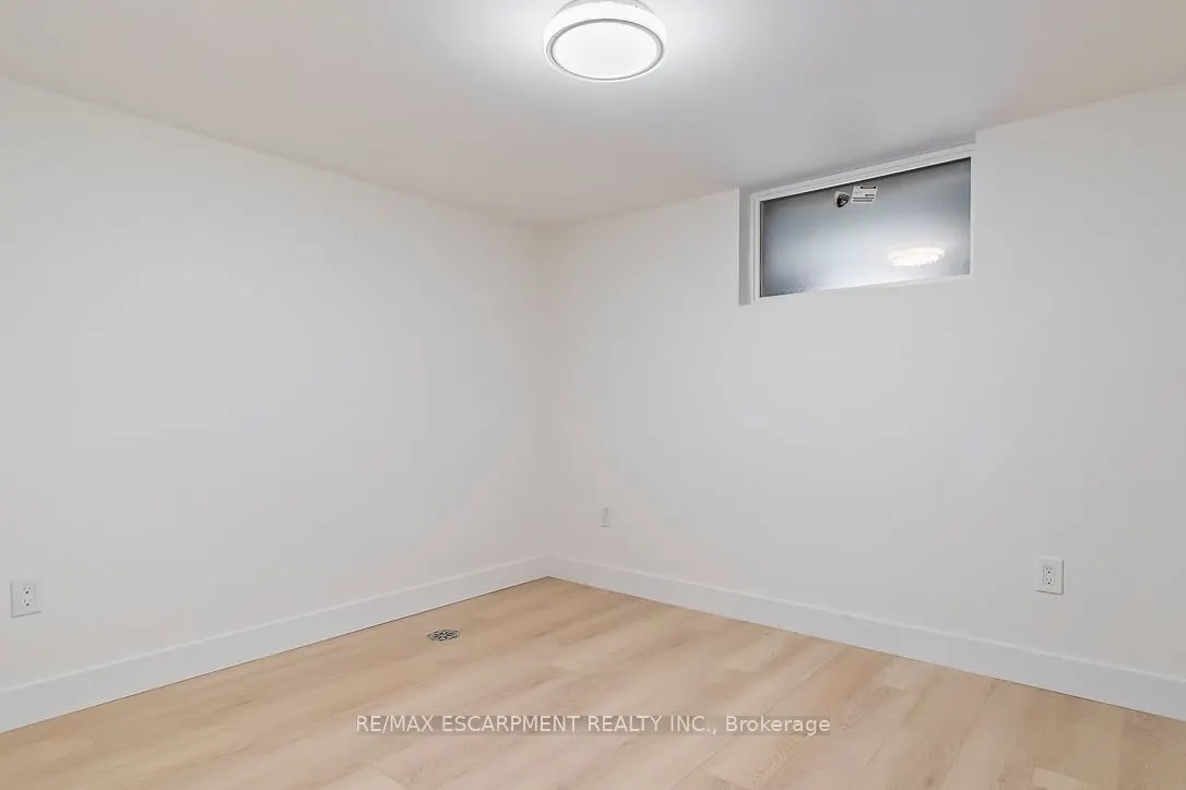 206 Queen Street W, #Lower