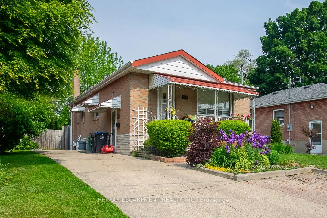 206 Queen Street W, #Lower