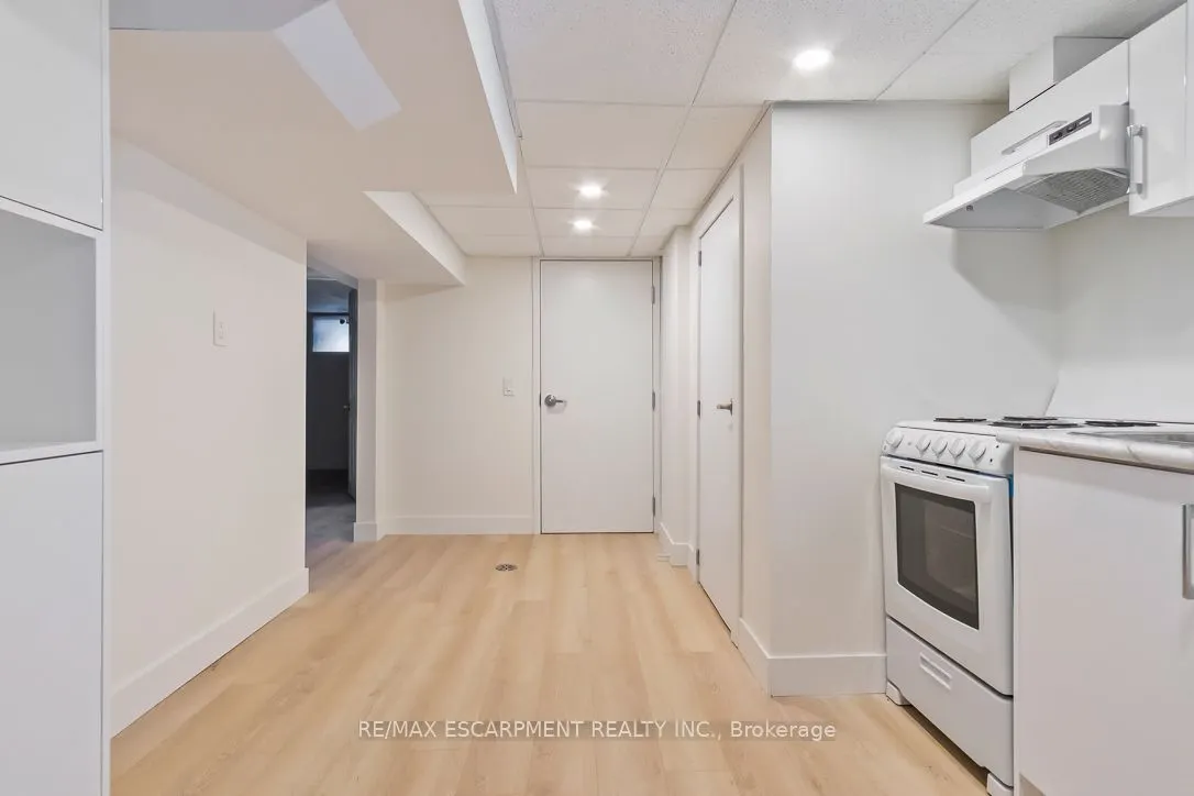 206 Queen Street W, #Lower