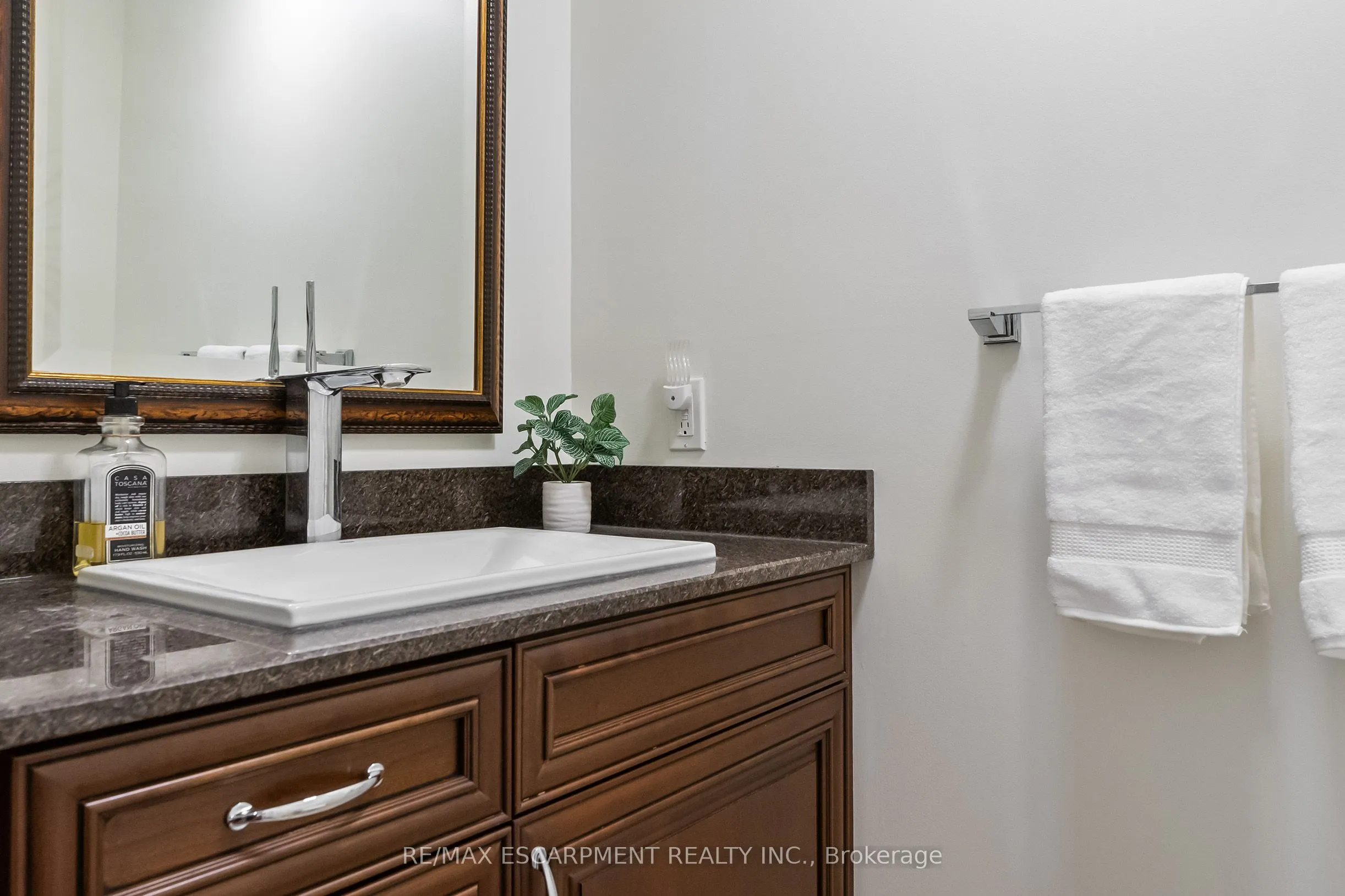 2421 Susquehanna Court