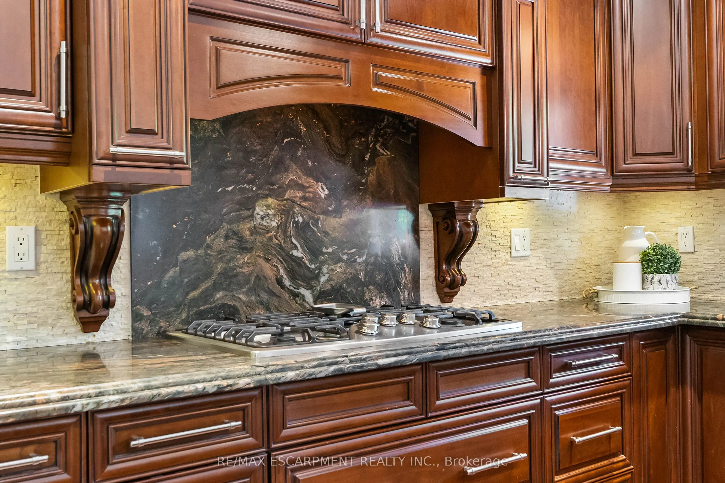 2421 Susquehanna Court