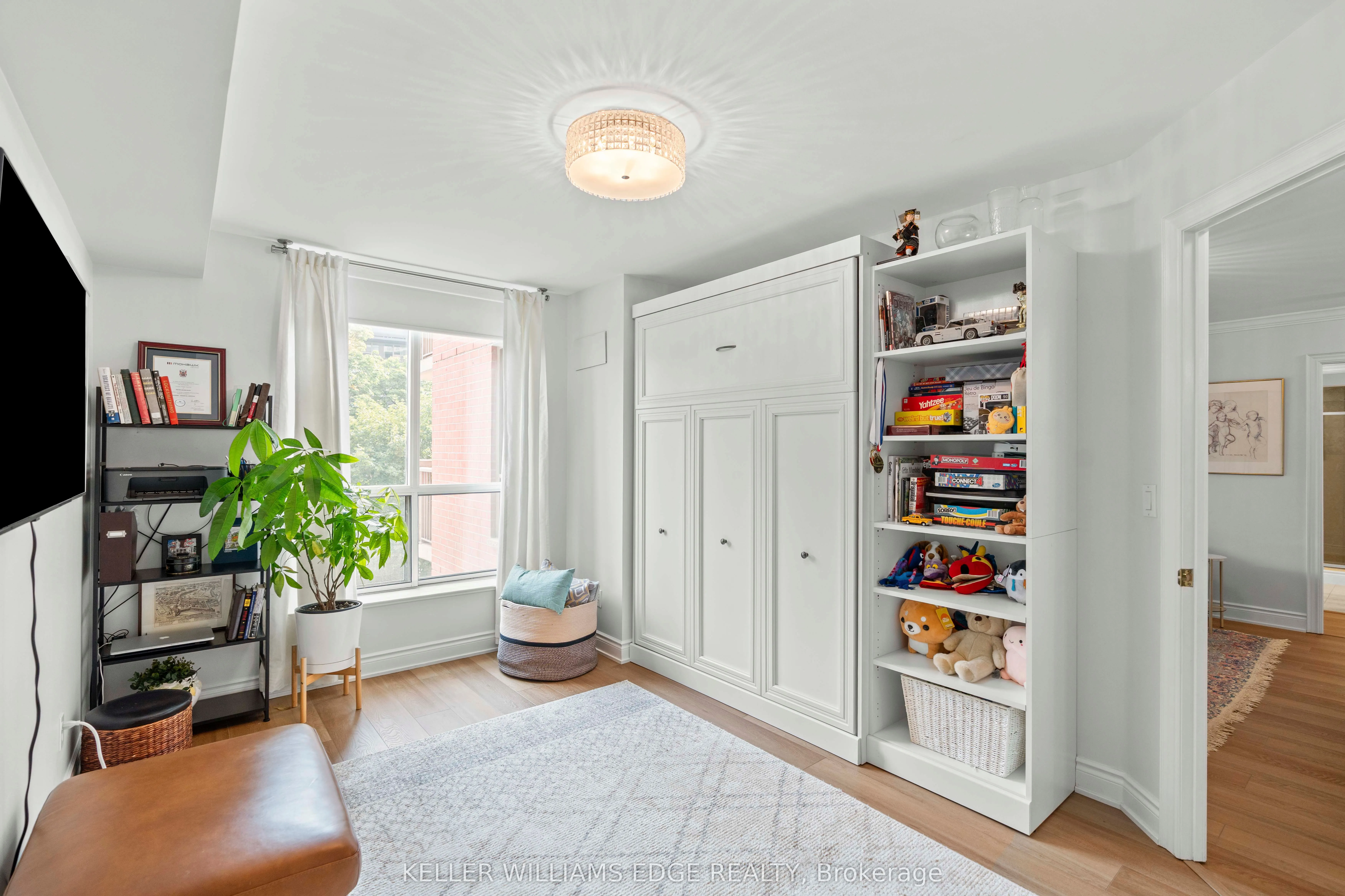 442 Maple Avenue, #401