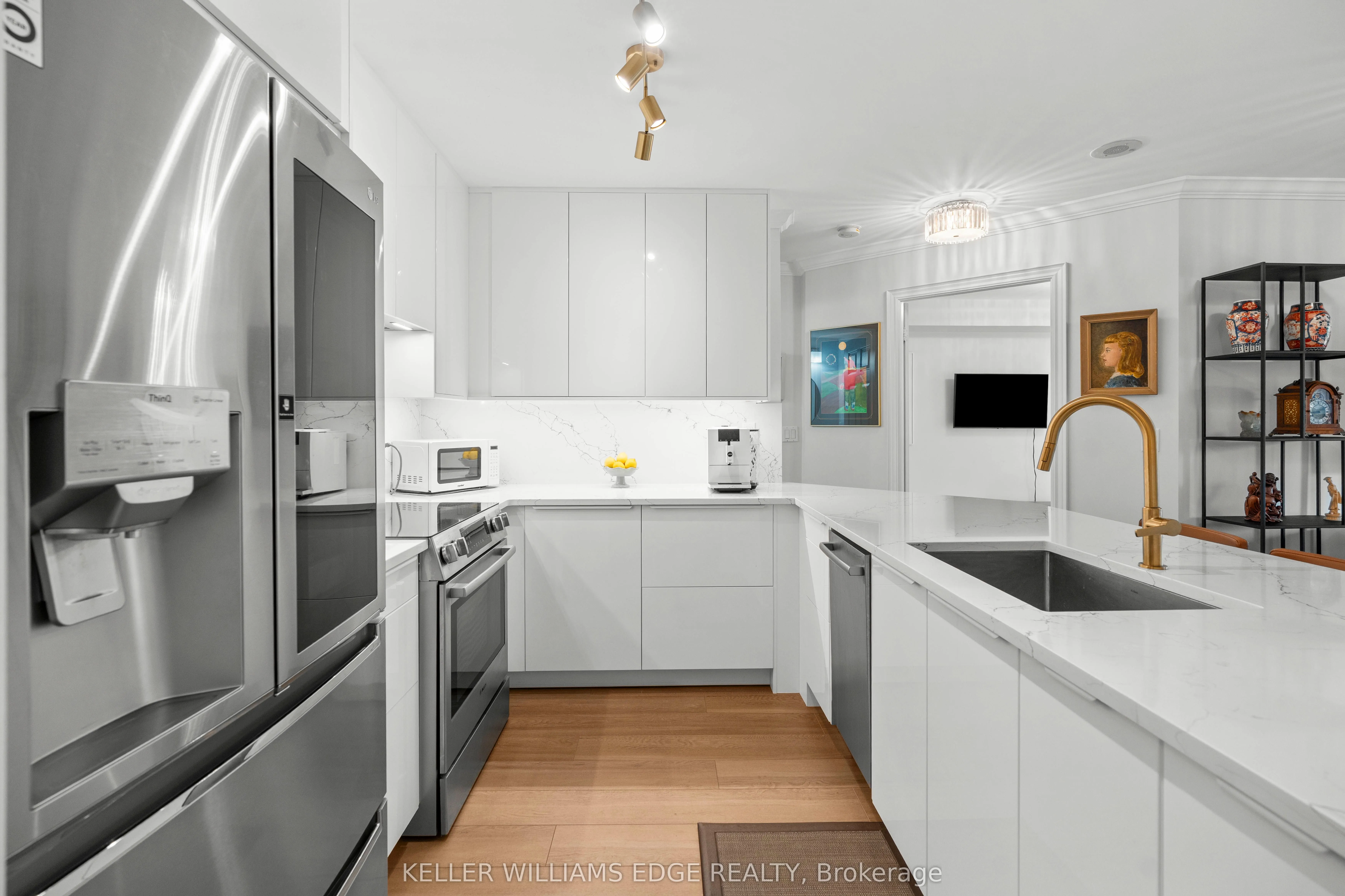 442 Maple Avenue, #401