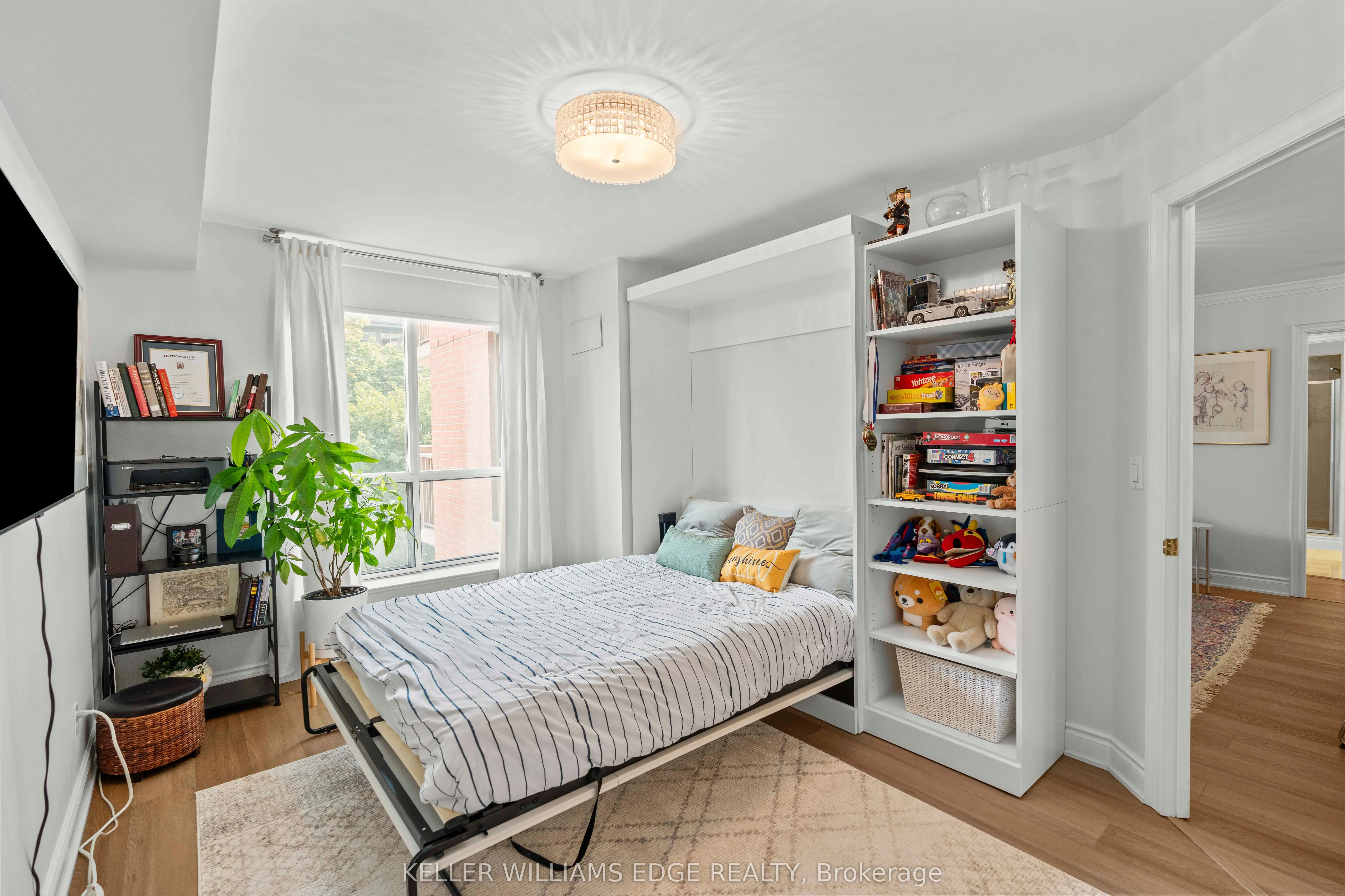 442 Maple Avenue, #401