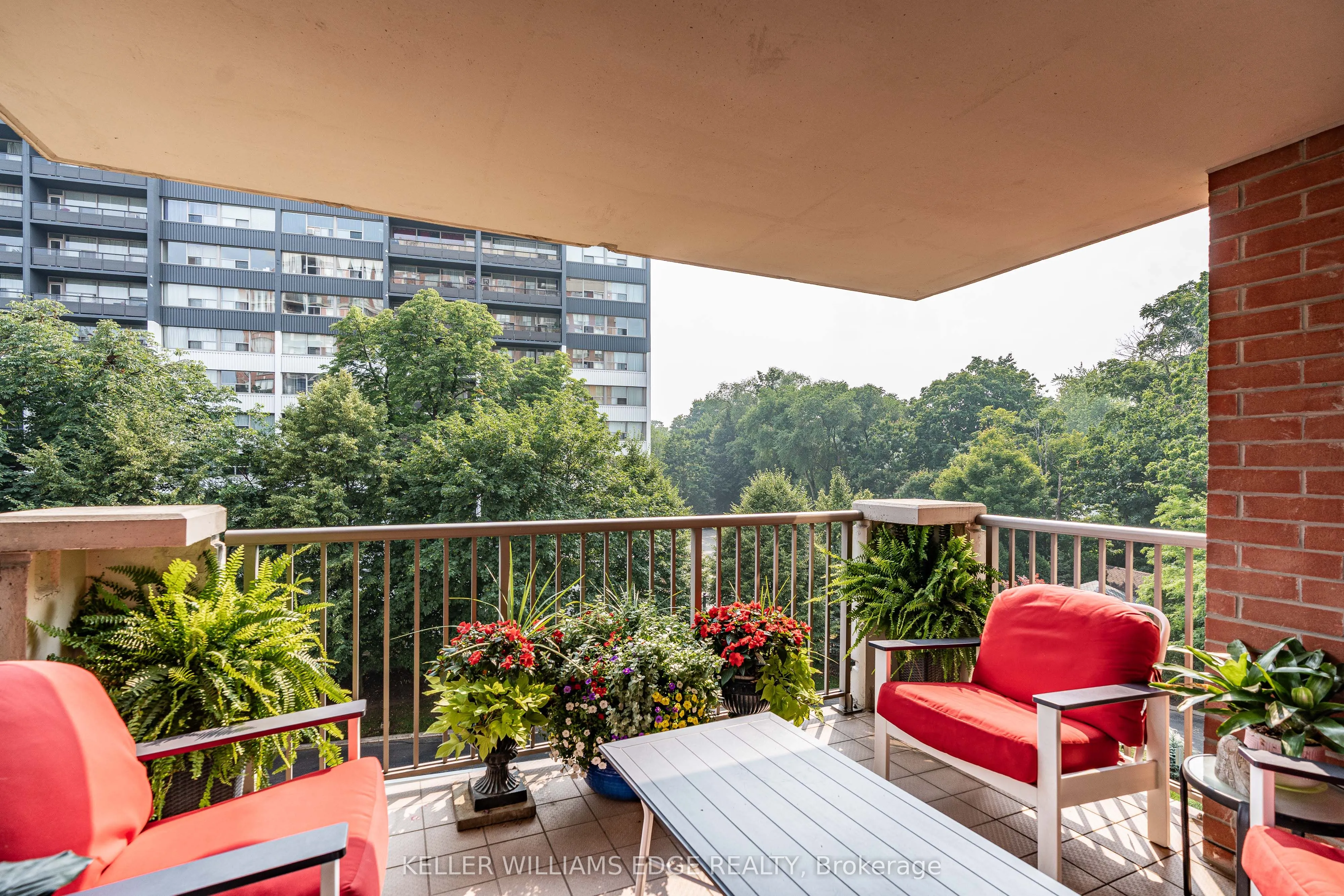 442 Maple Avenue, #401