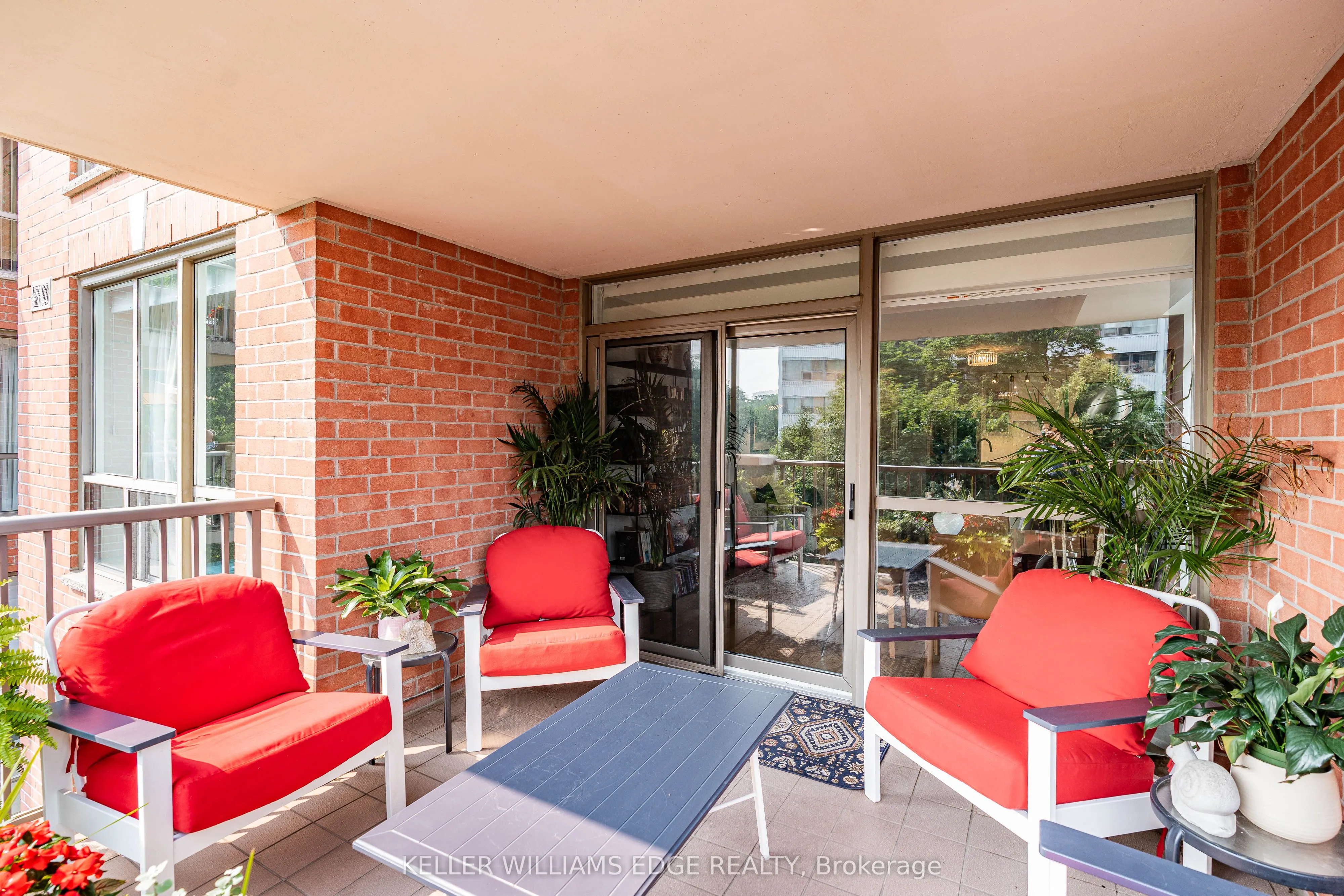 442 Maple Avenue, #401