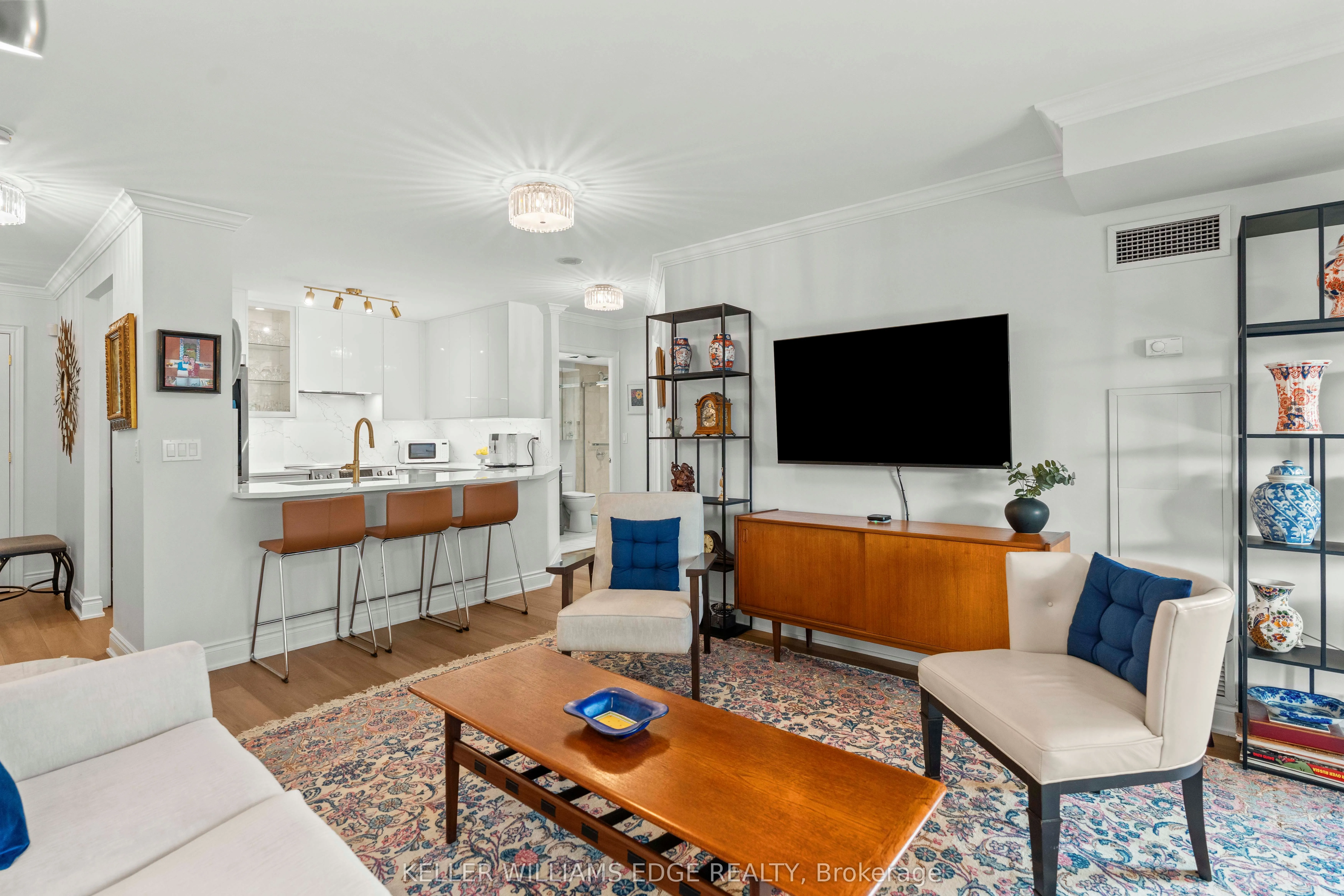 442 Maple Avenue, #401