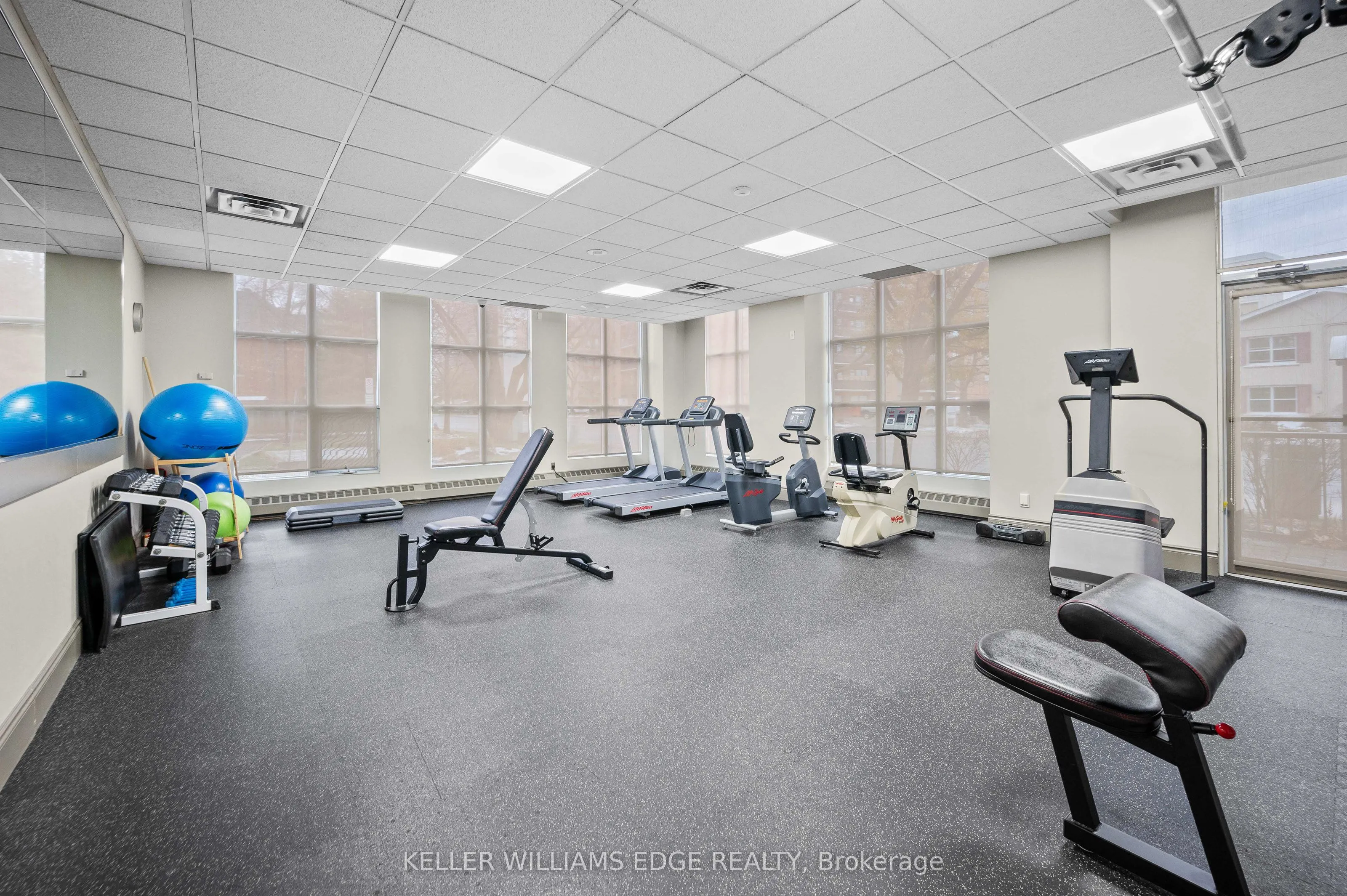 442 Maple Avenue, #401