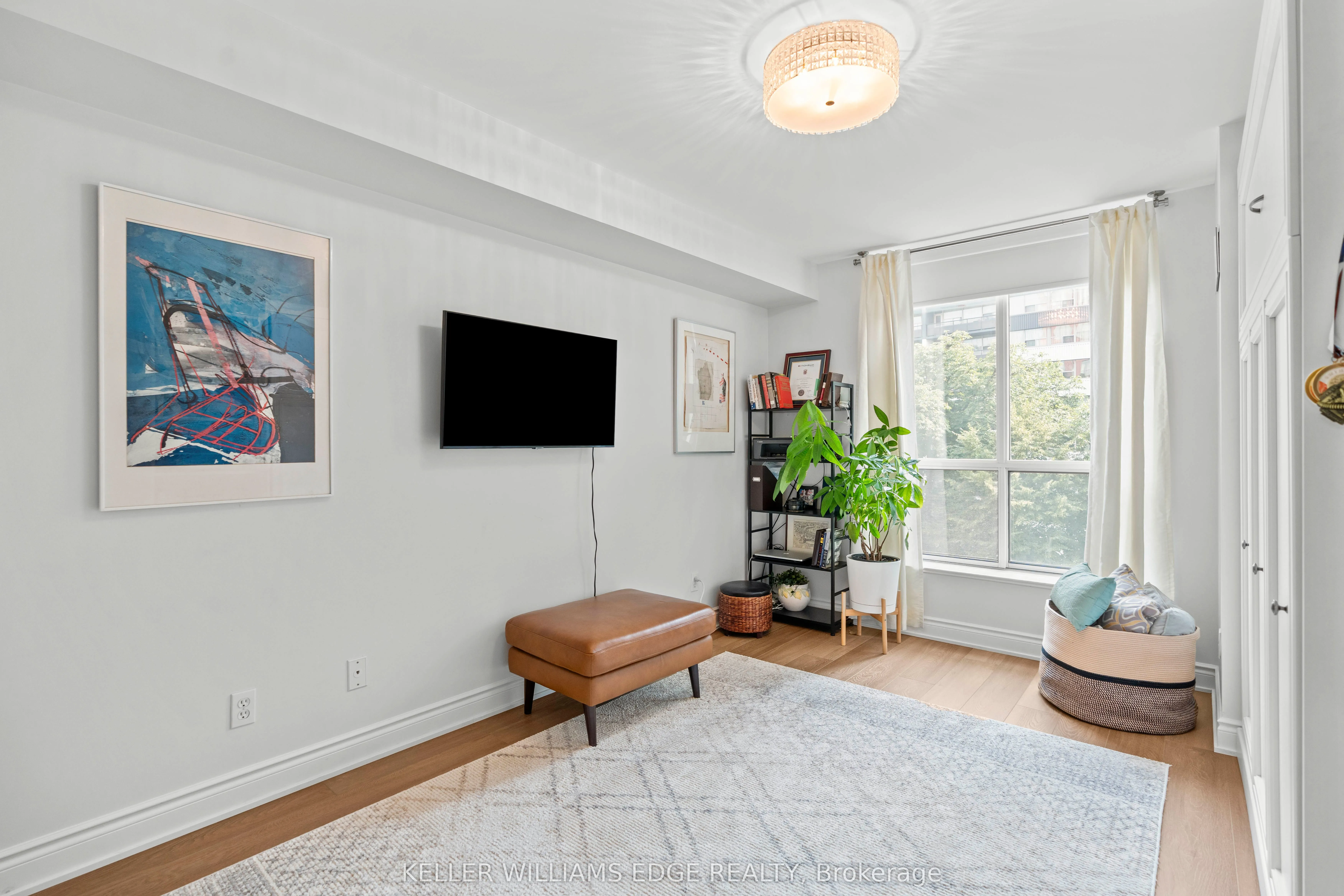 442 Maple Avenue, #401