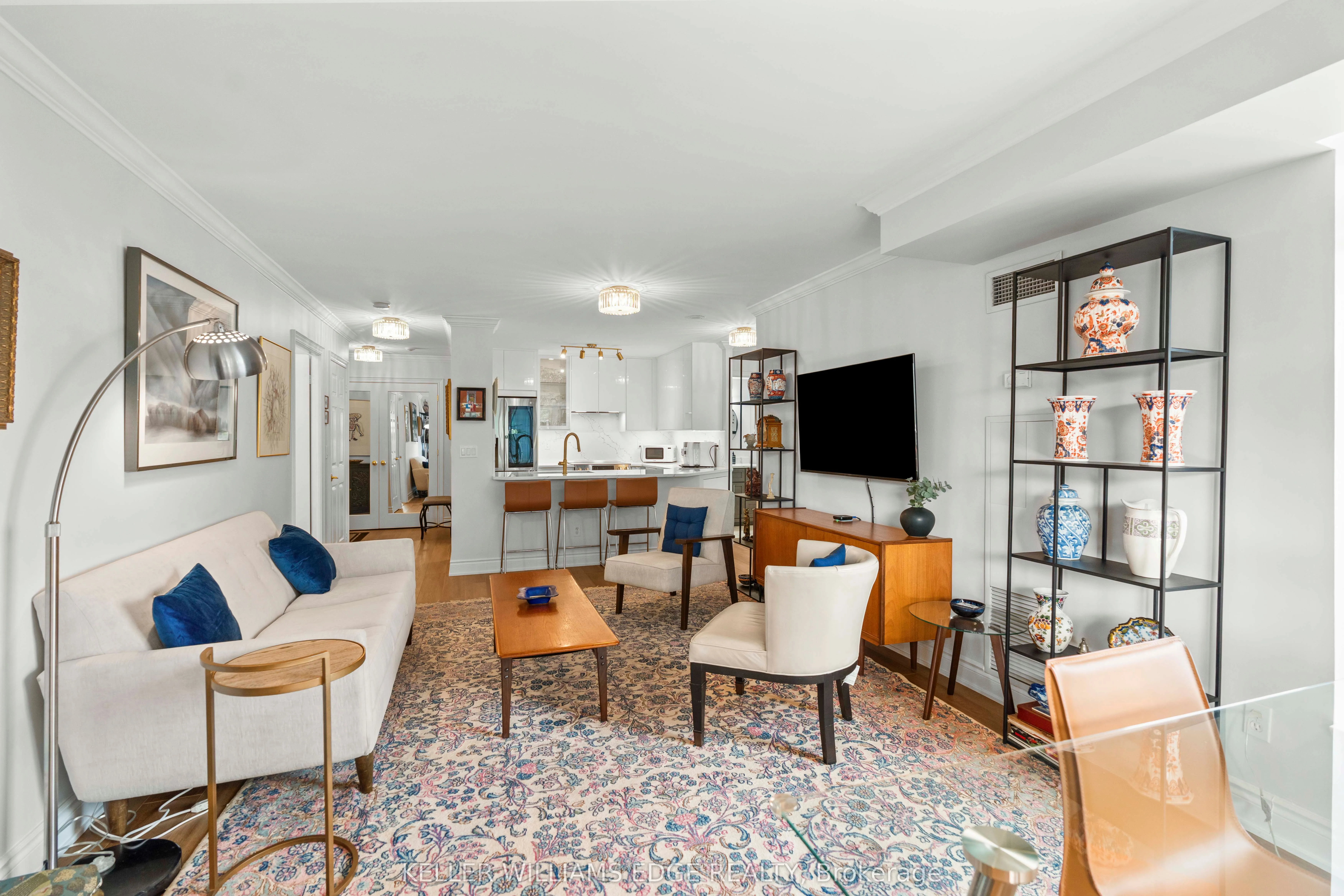 442 Maple Avenue, #401