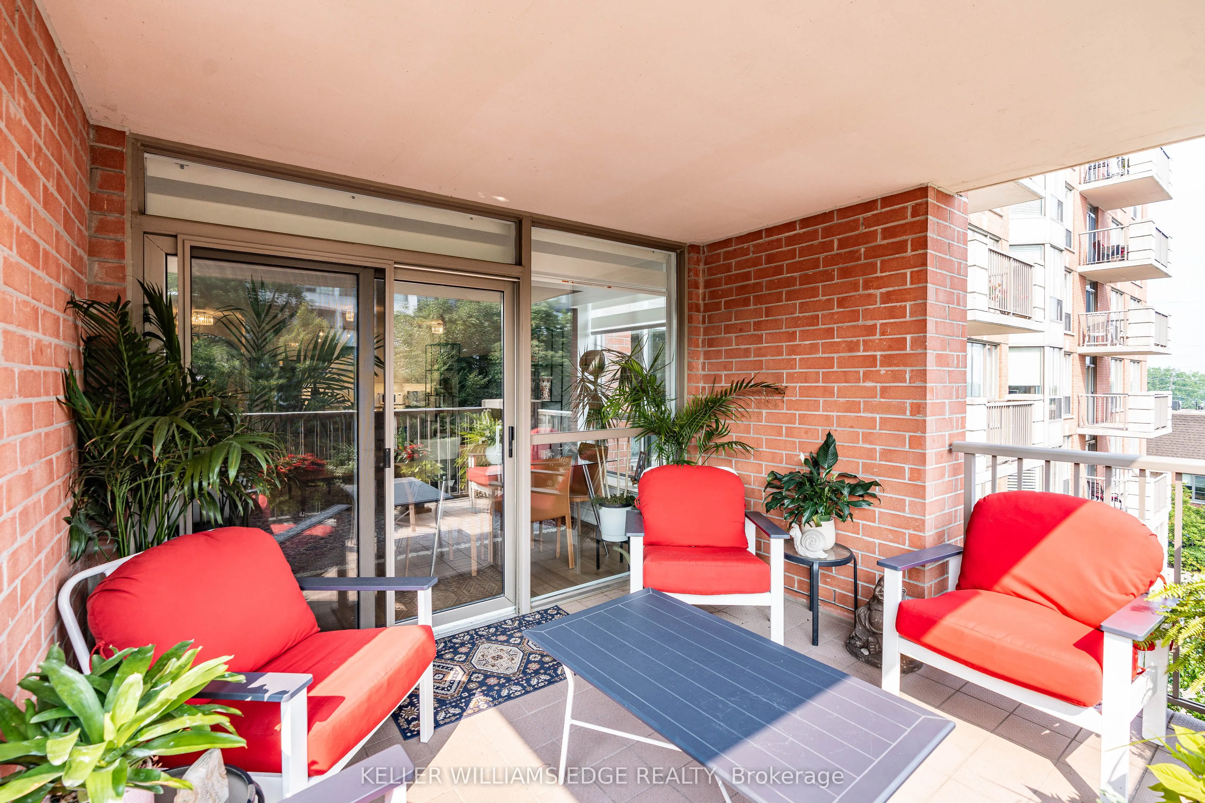 442 Maple Avenue, #401