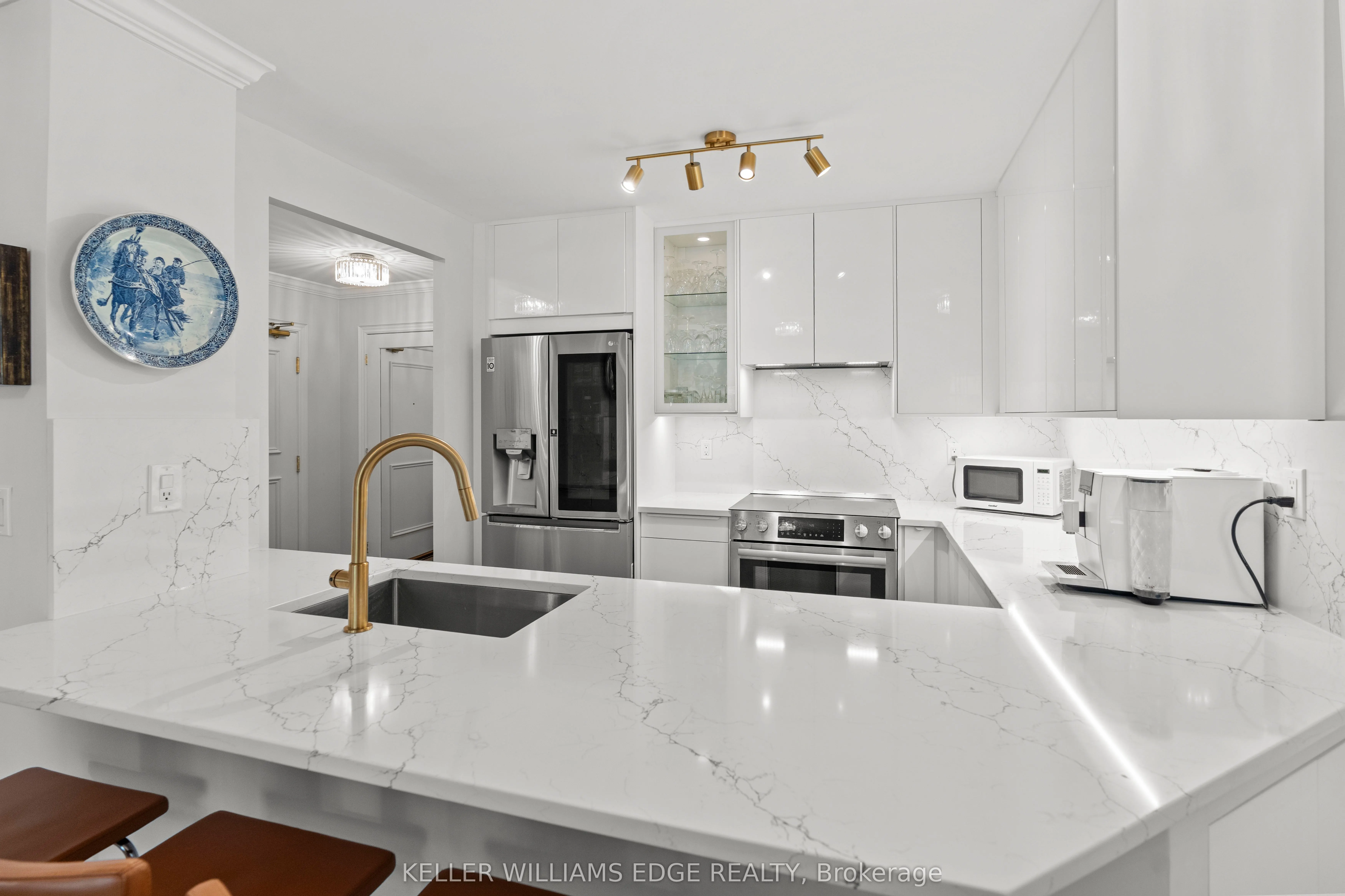 442 Maple Avenue, #401