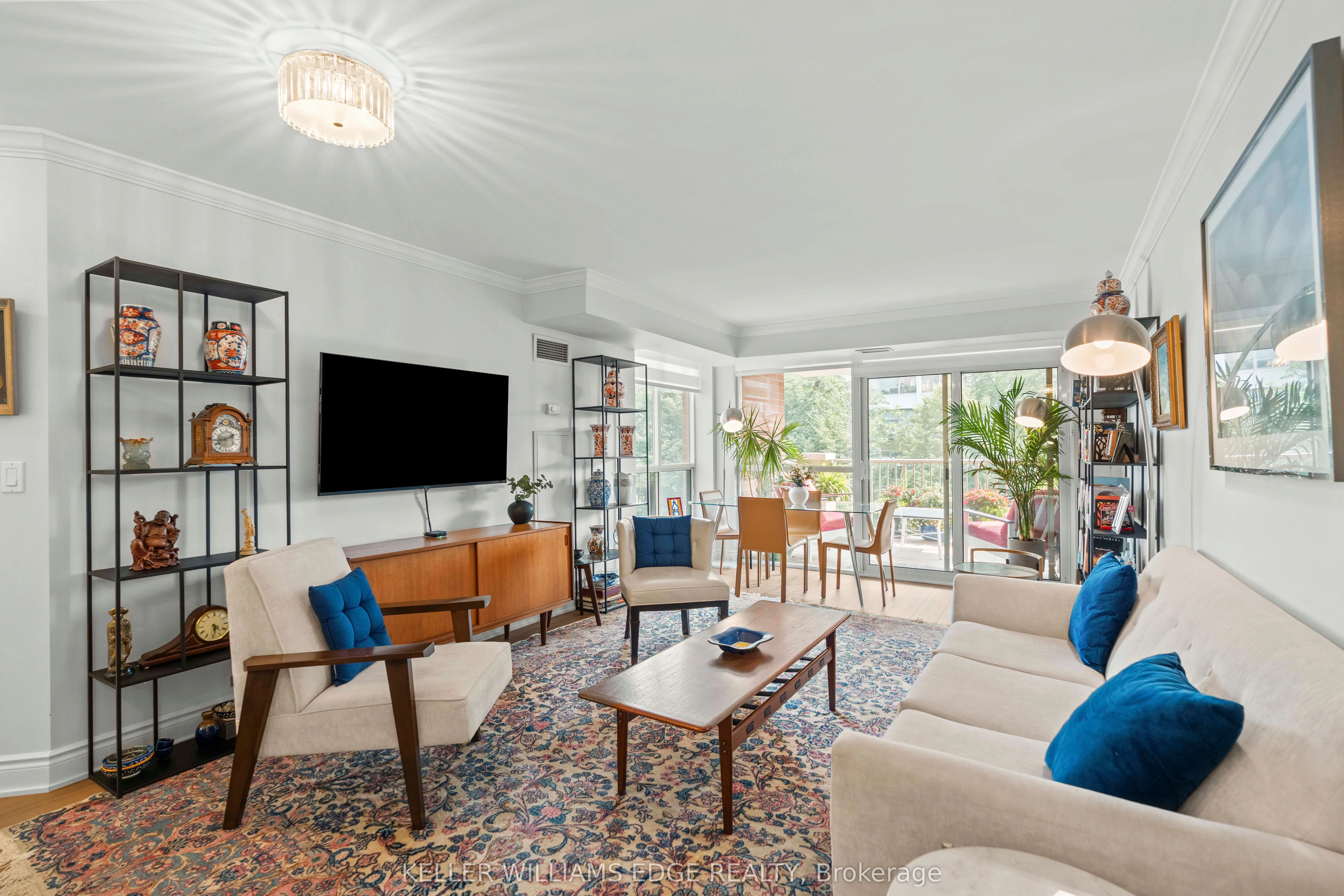 442 Maple Avenue, #401