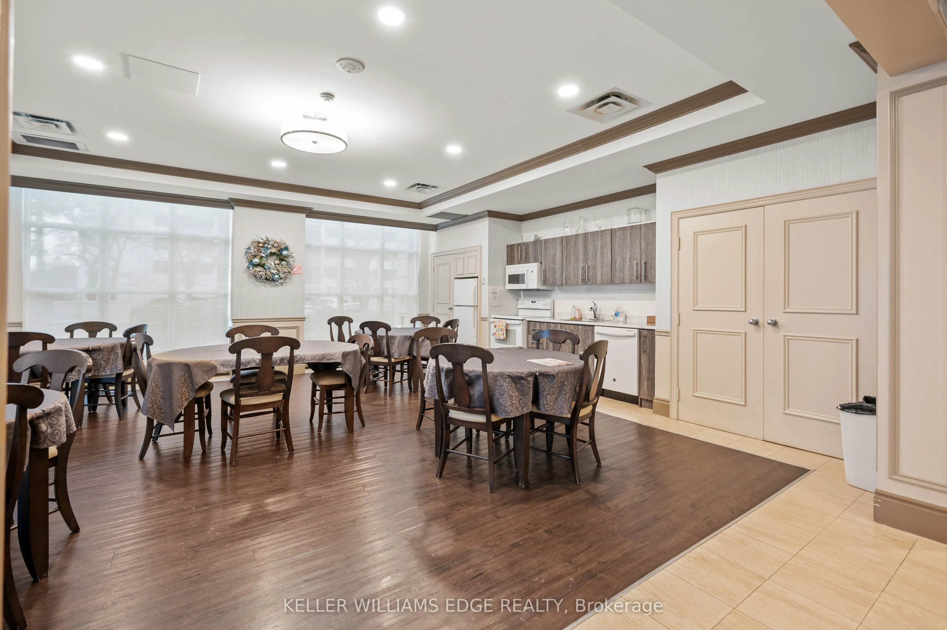 442 Maple Avenue, #401