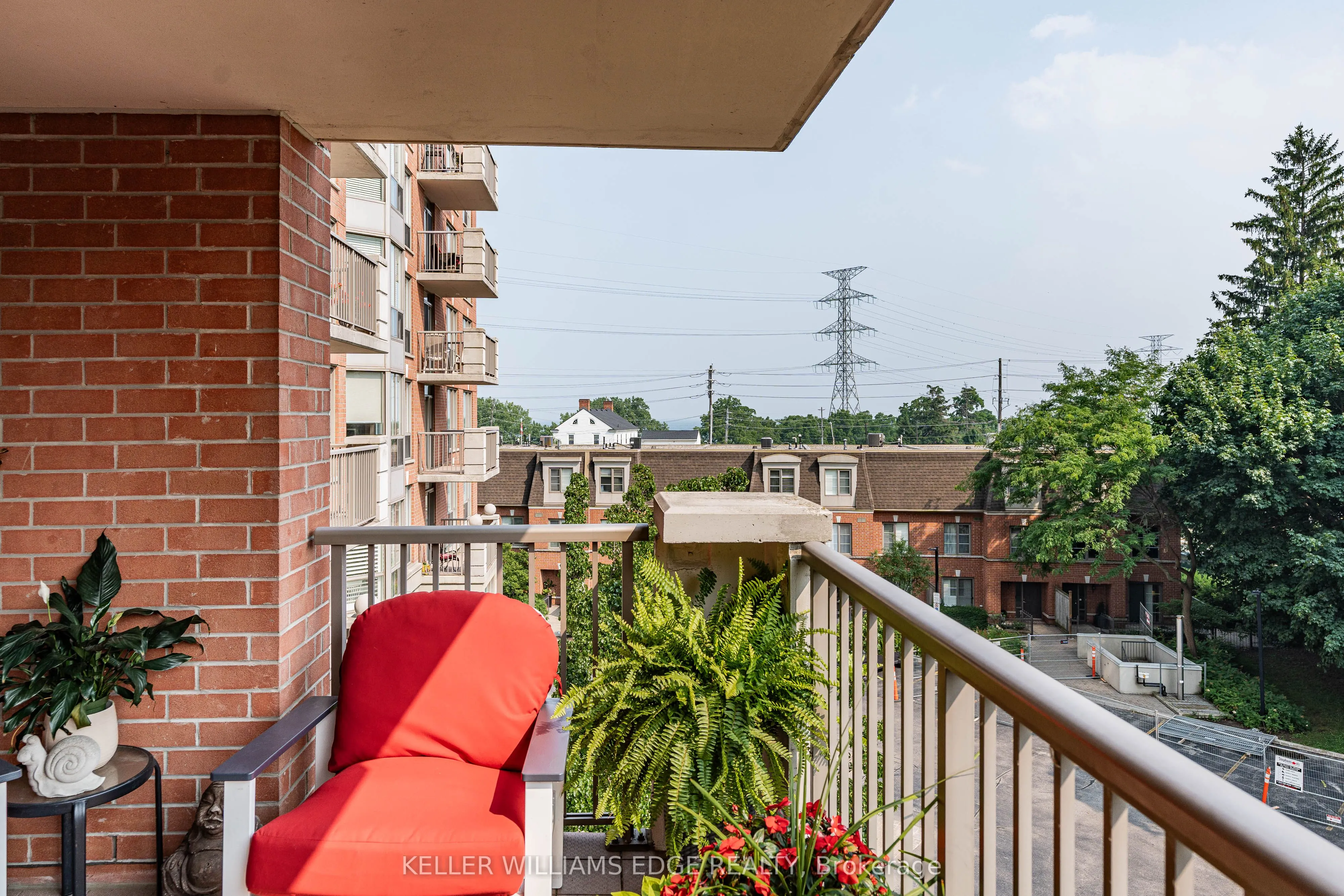 442 Maple Avenue, #401