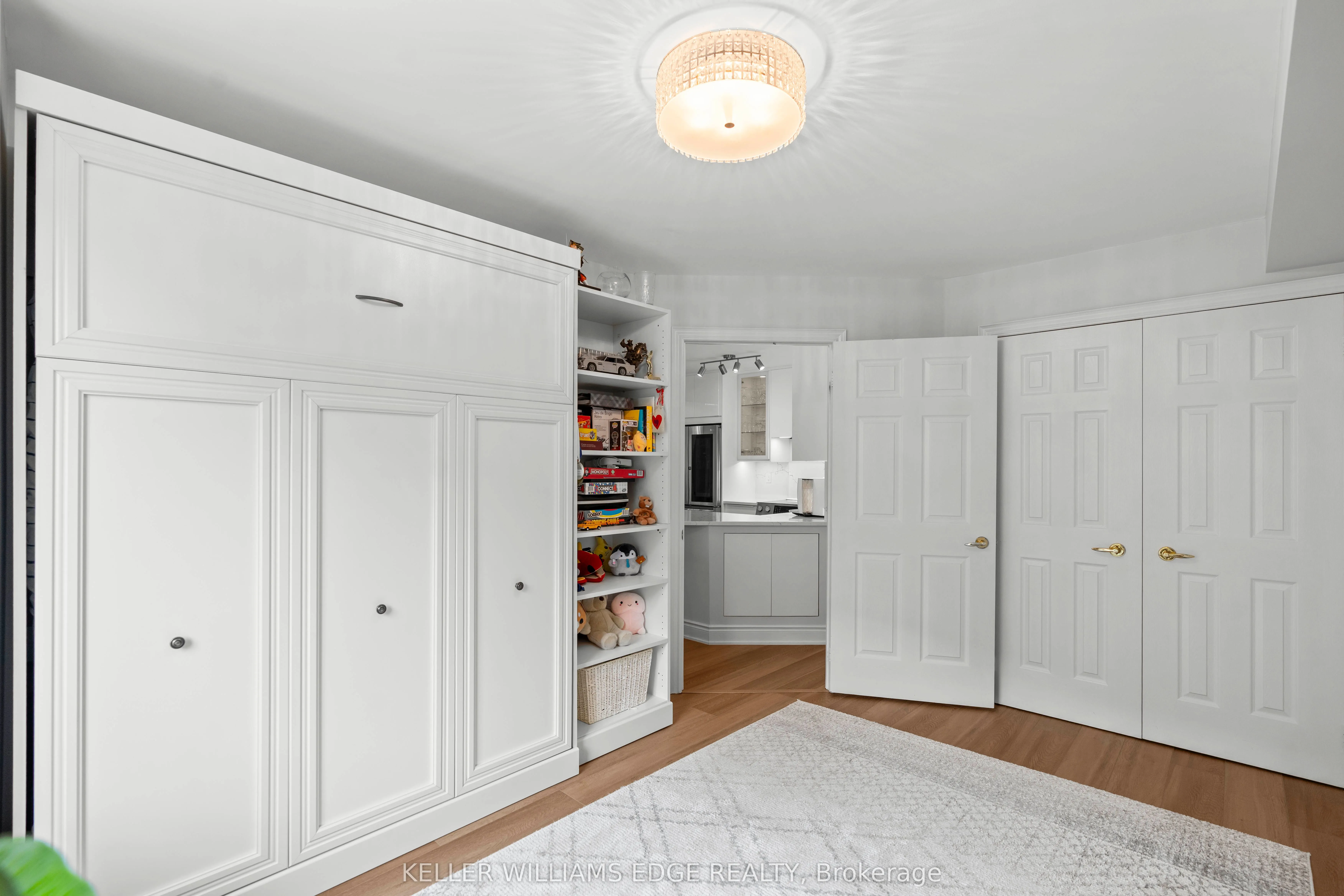 442 Maple Avenue, #401