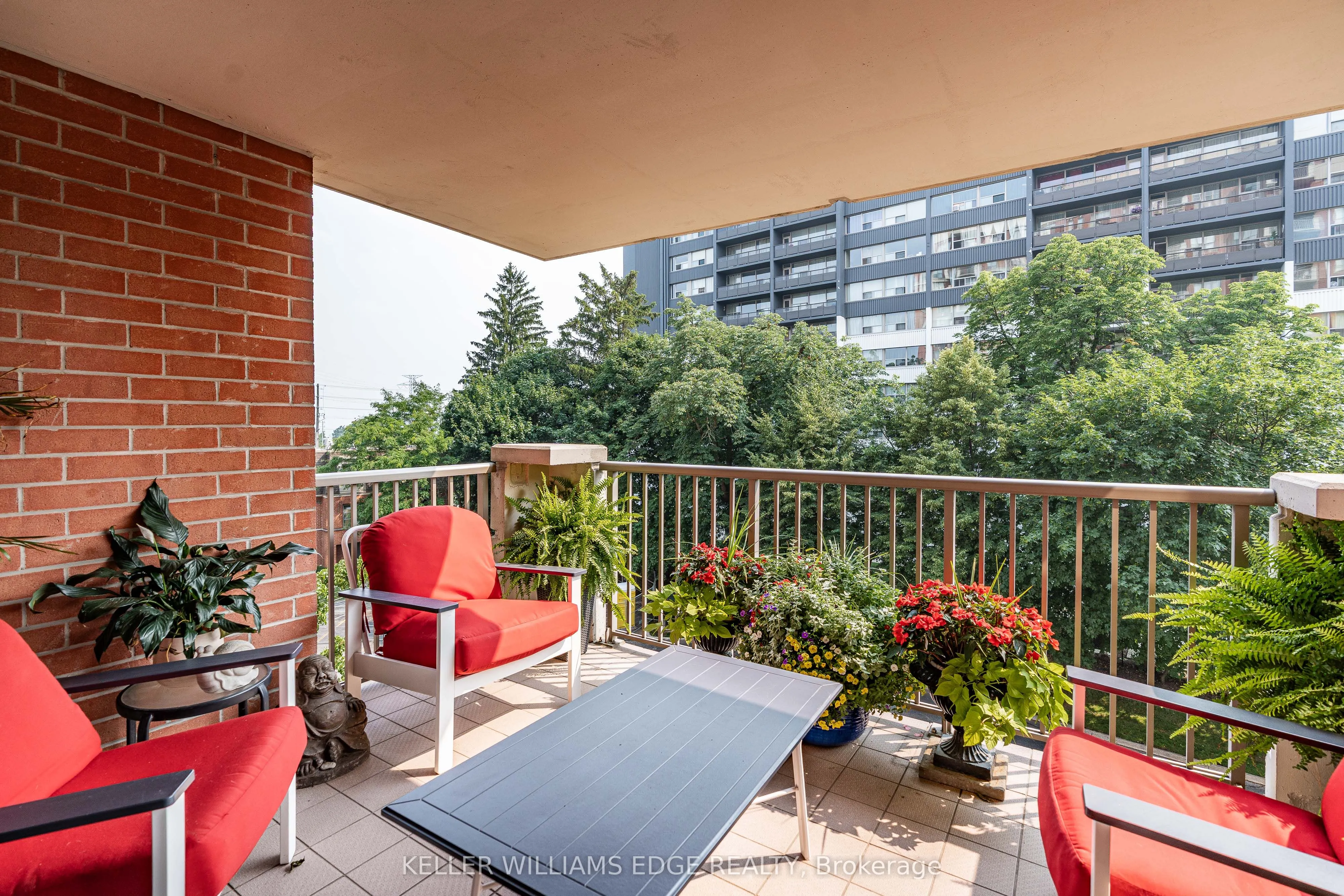 442 Maple Avenue, #401