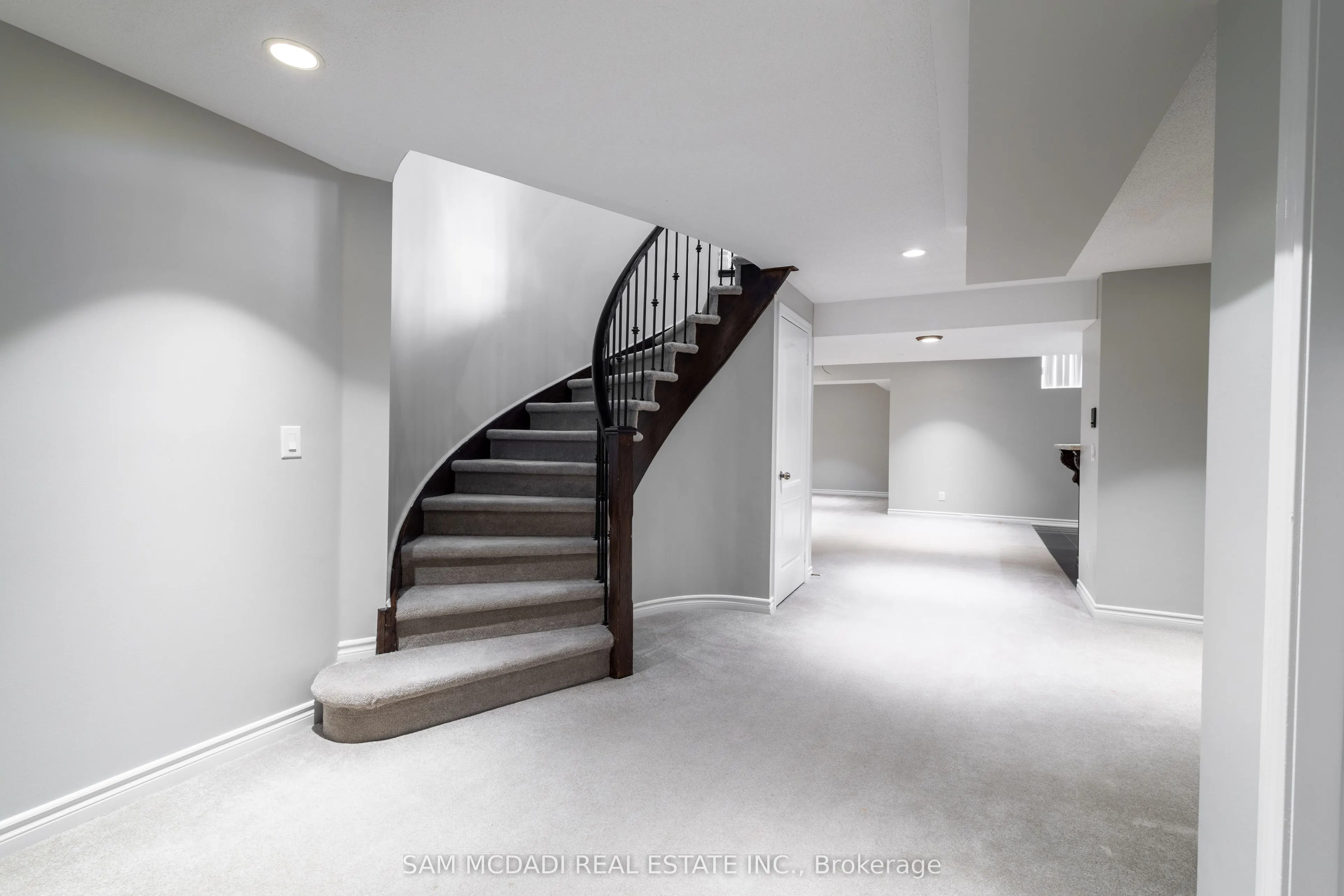 5572 Trailbank Drive