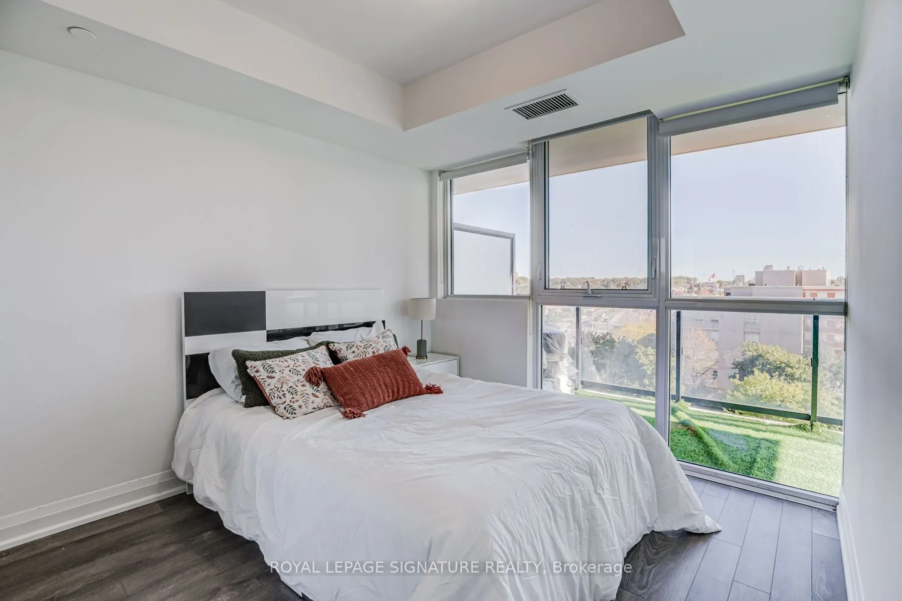 1461 Lawrence Avenue W, #808