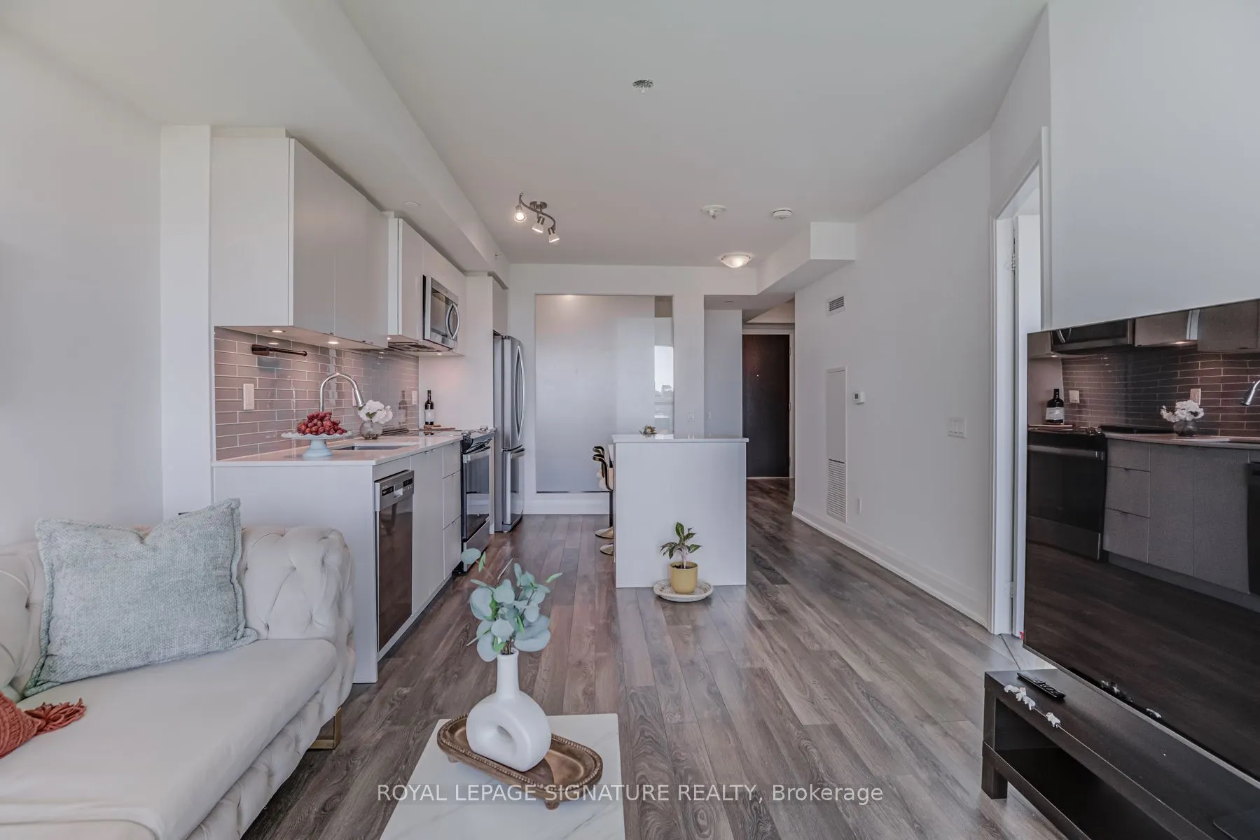 1461 Lawrence Avenue W, #808