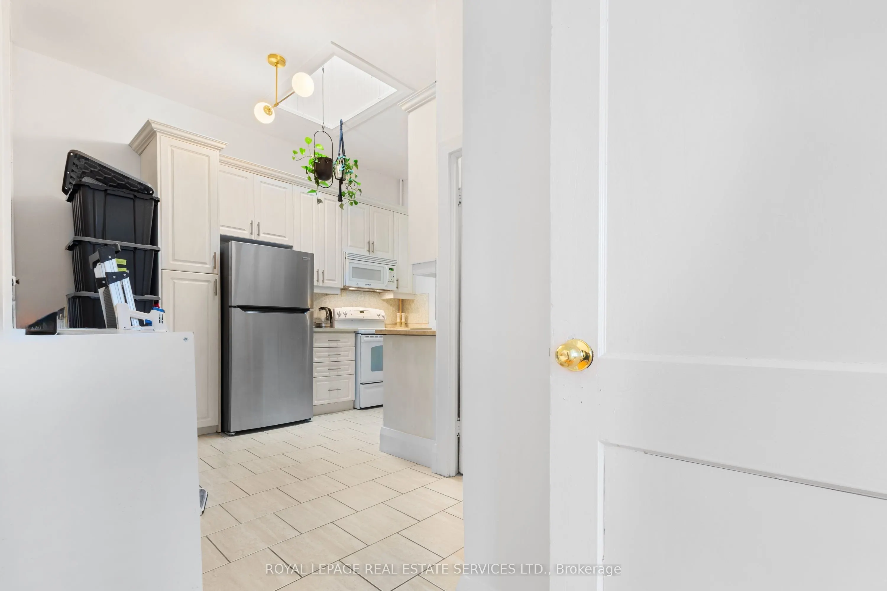 179 Lakeshore Road E, #2