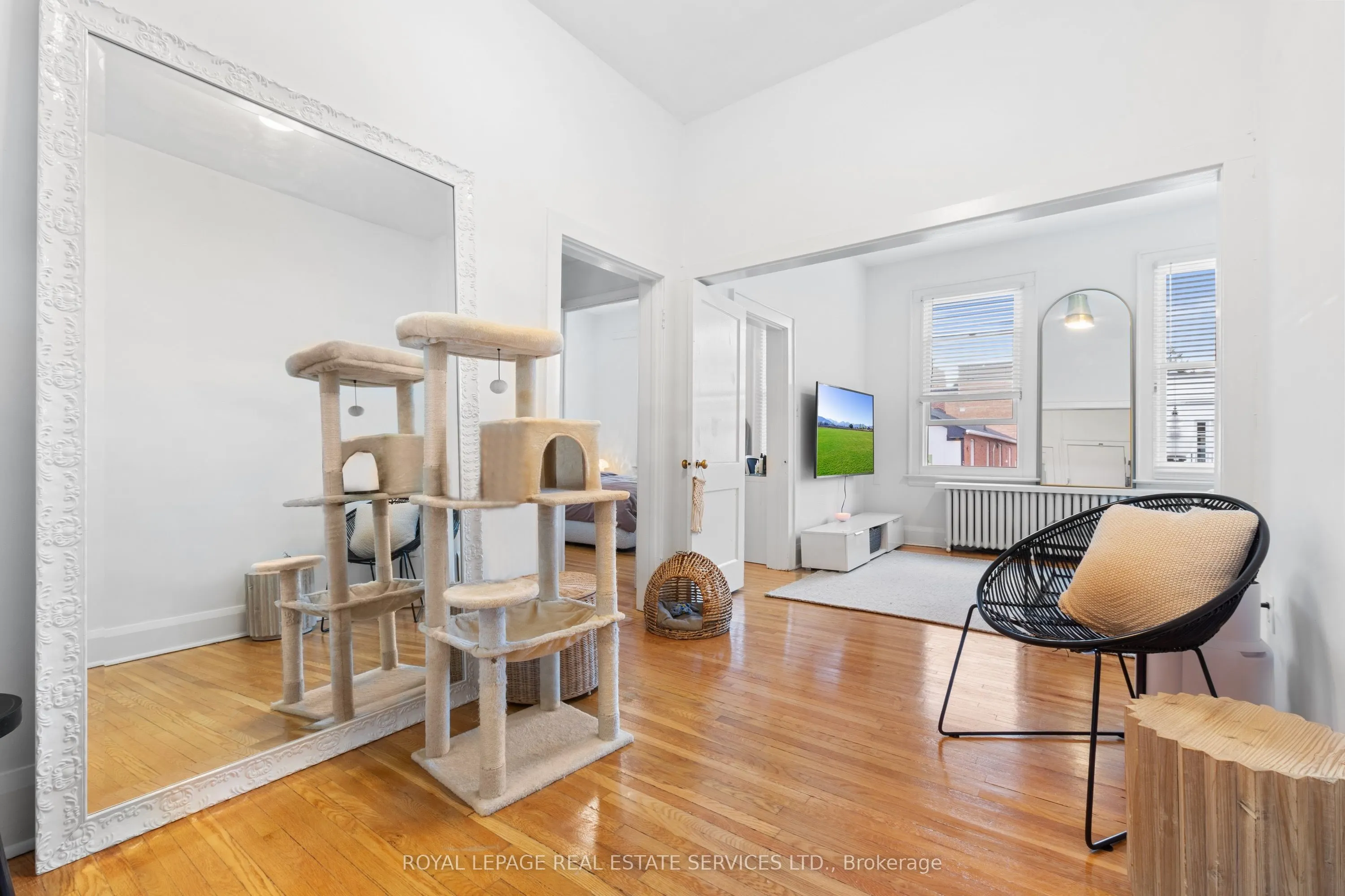 179 Lakeshore Road E, #2