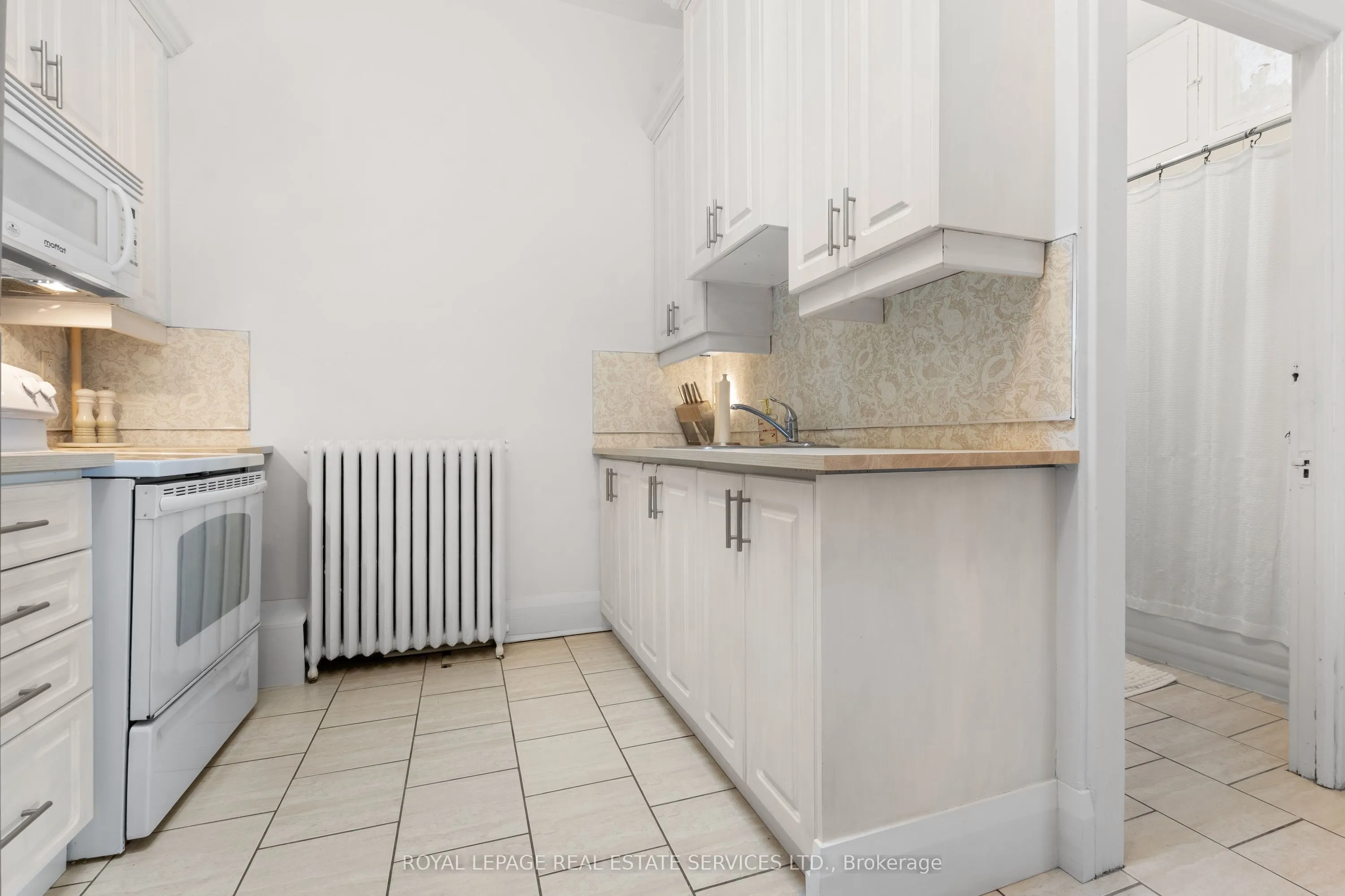 179 Lakeshore Road E, #2