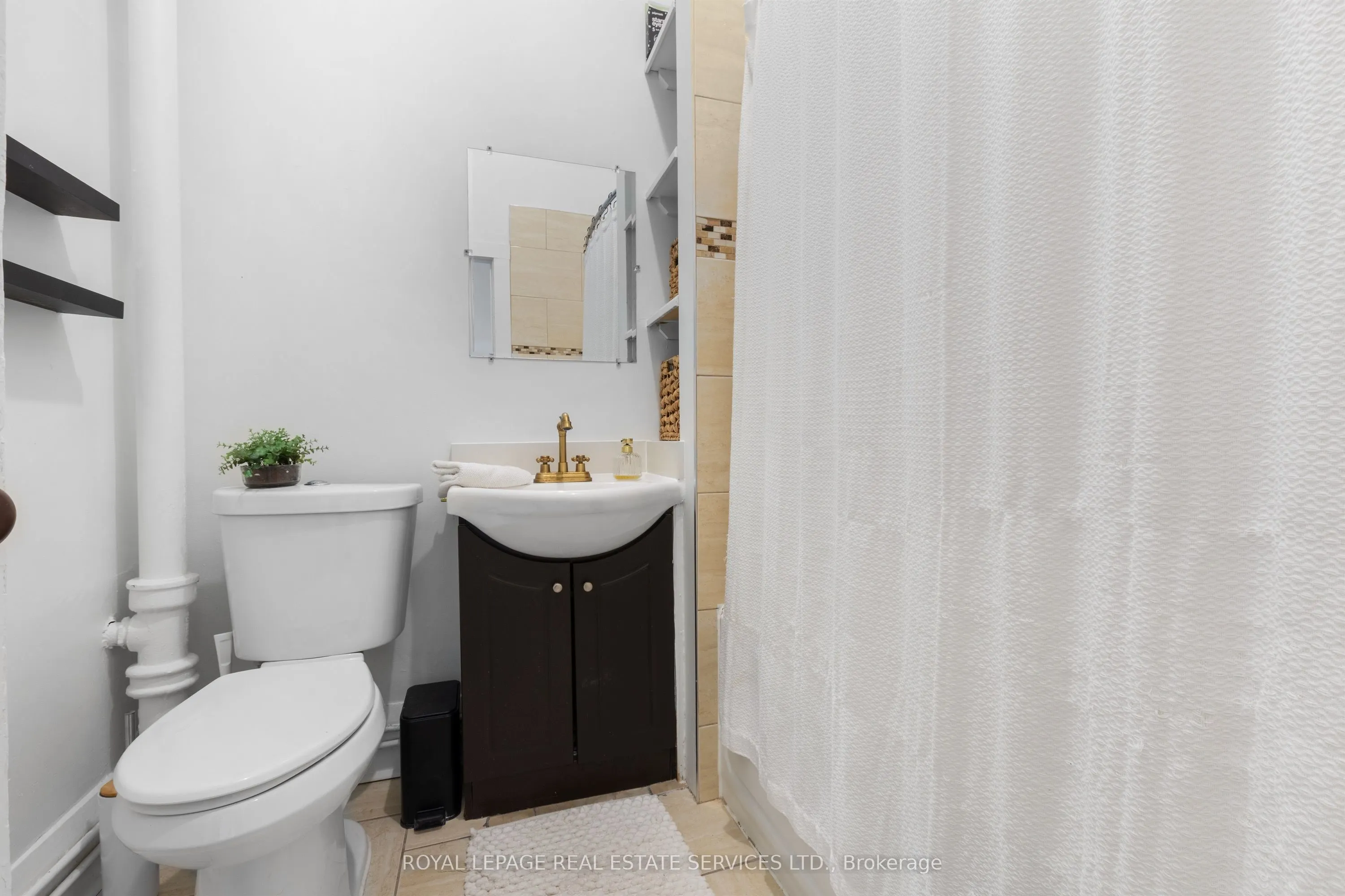 179 Lakeshore Road E, #2