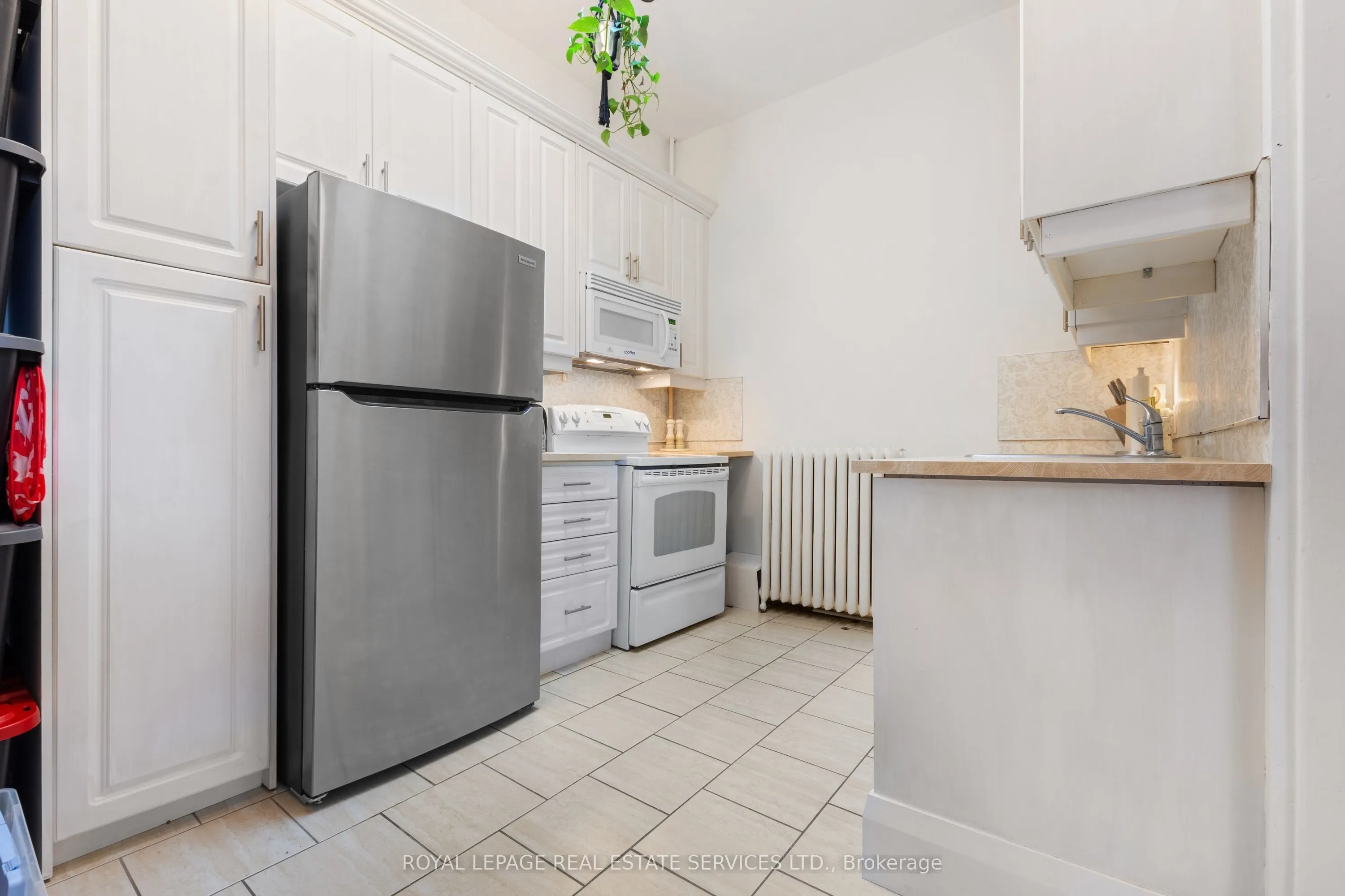 179 Lakeshore Road E, #2