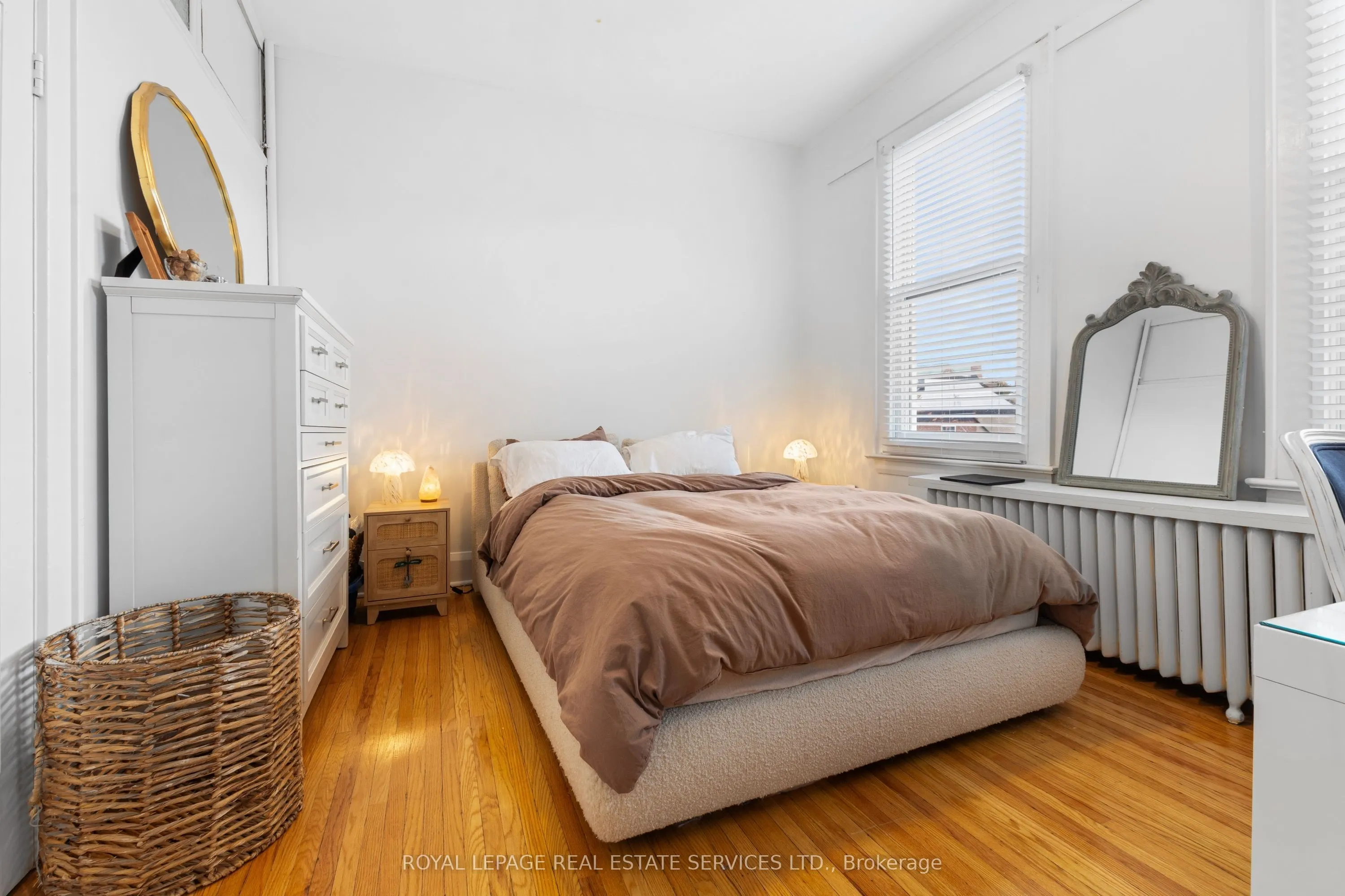 179 Lakeshore Road E, #2