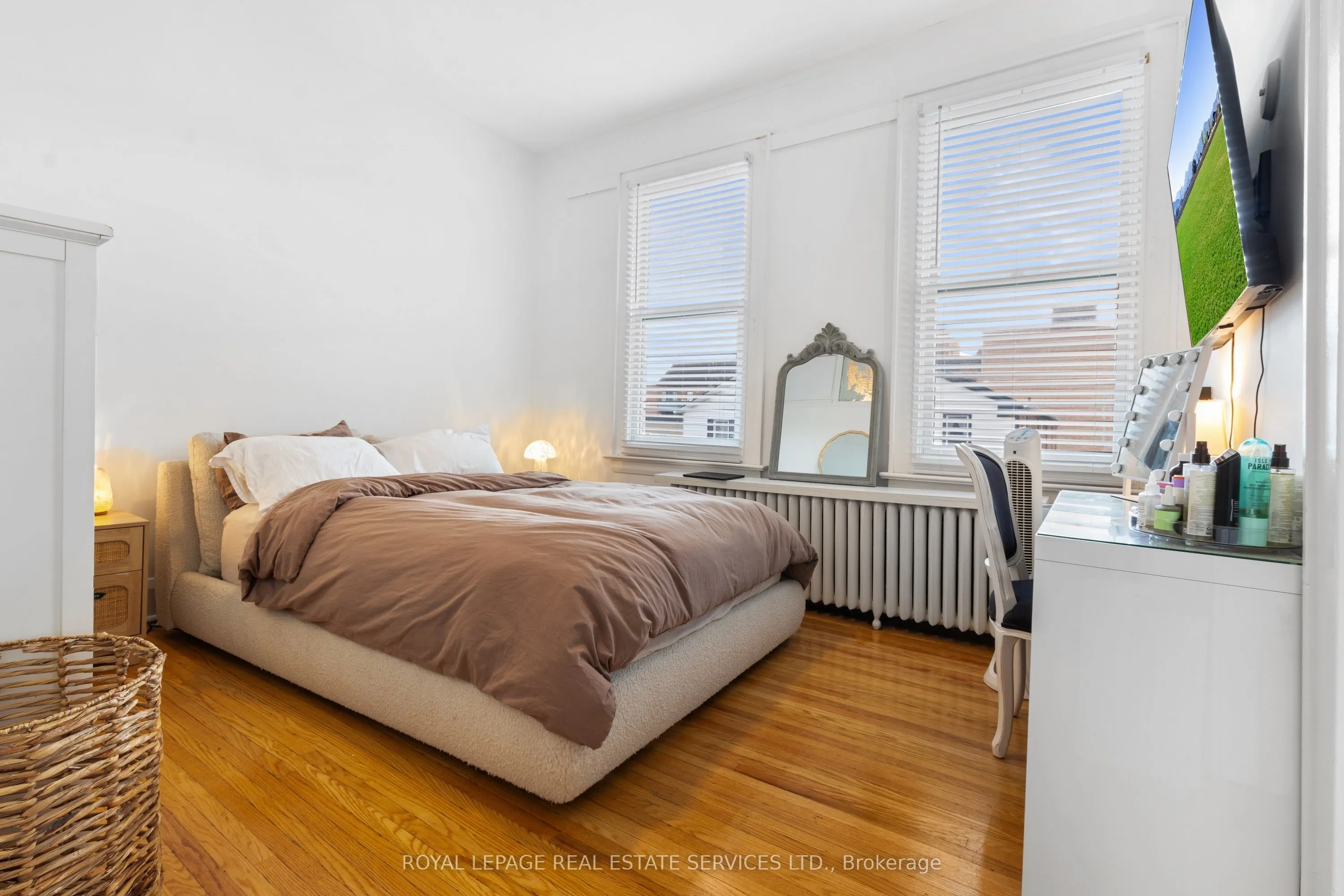 179 Lakeshore Road E, #2