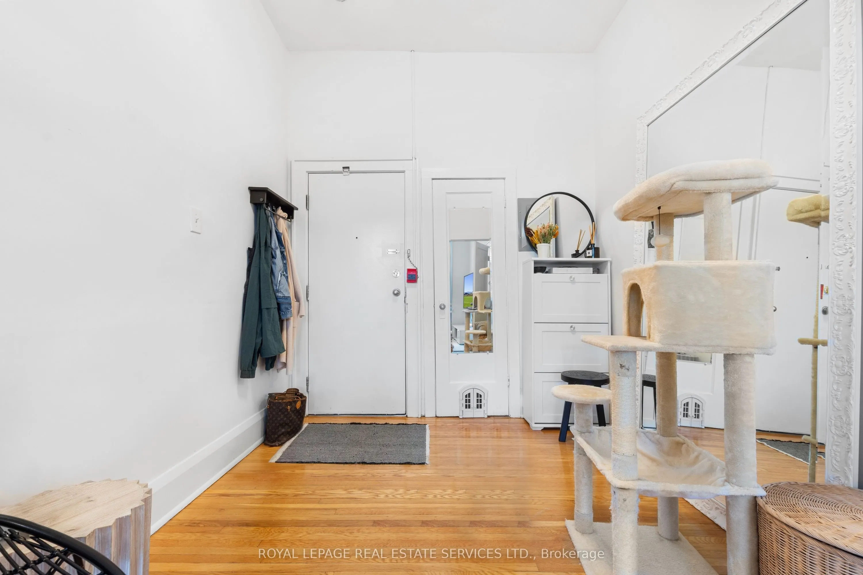 179 Lakeshore Road E, #2