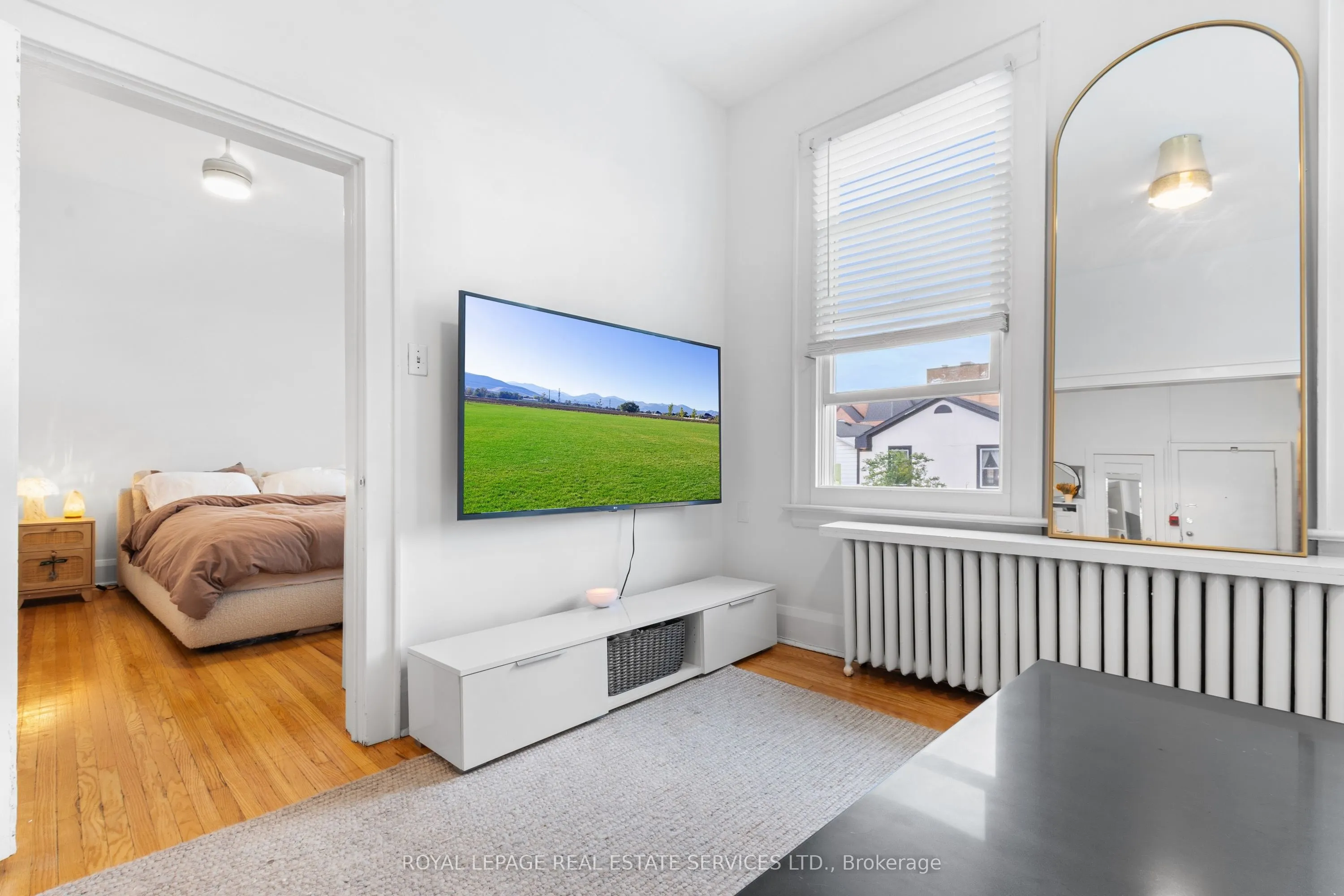 179 Lakeshore Road E, #2