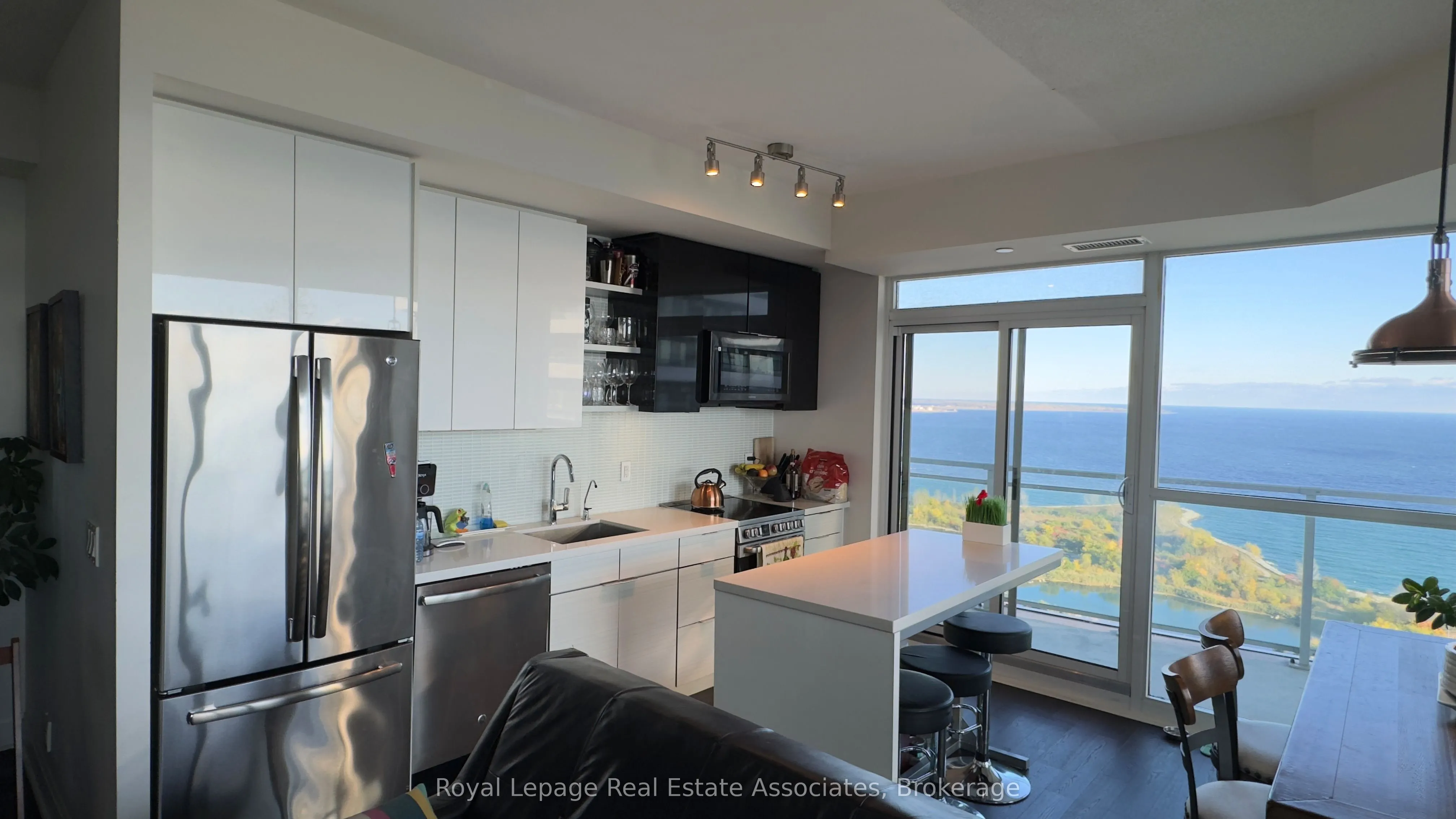 33 Shore Breeze Drive, #3010