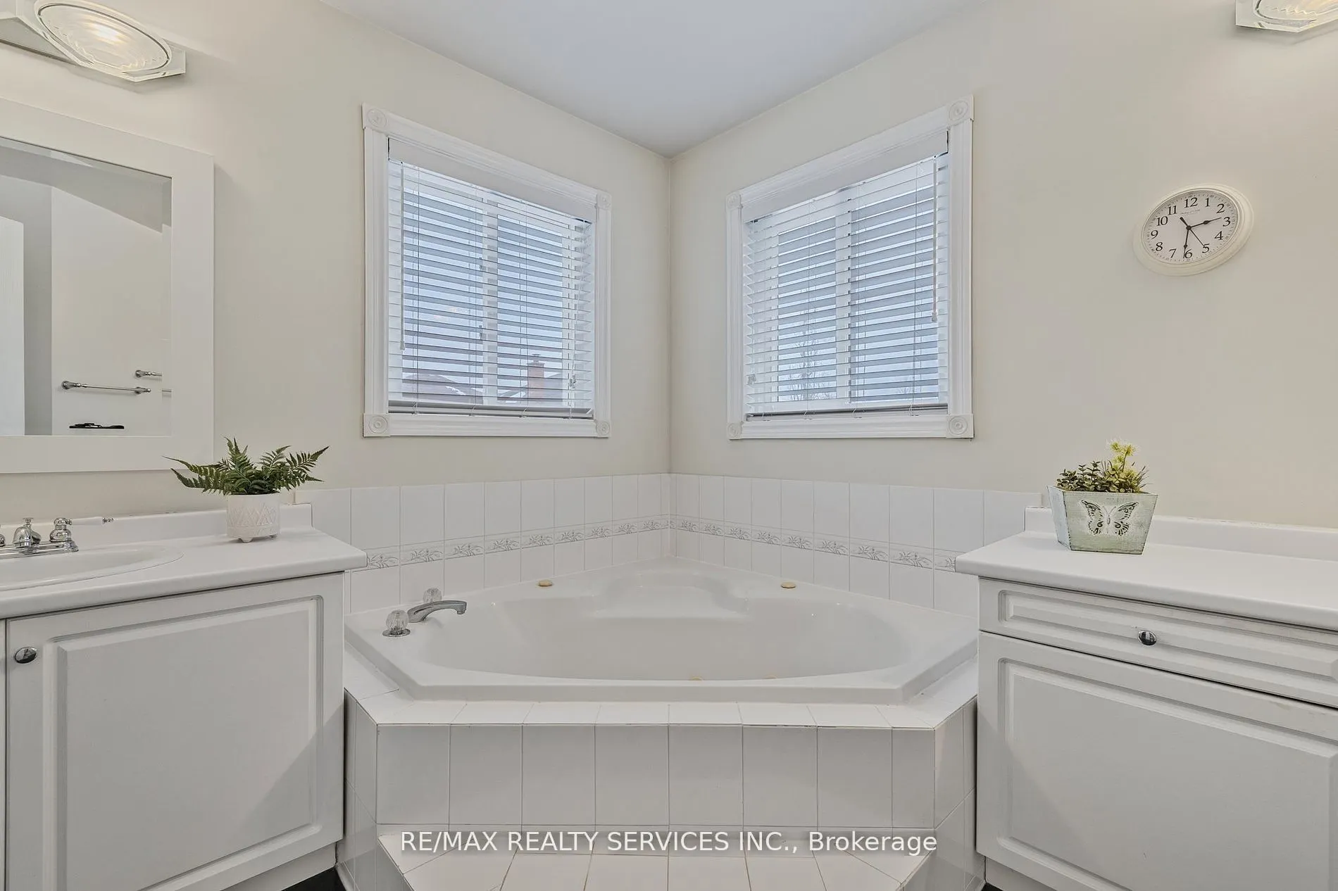 24 Royal Valley Drive