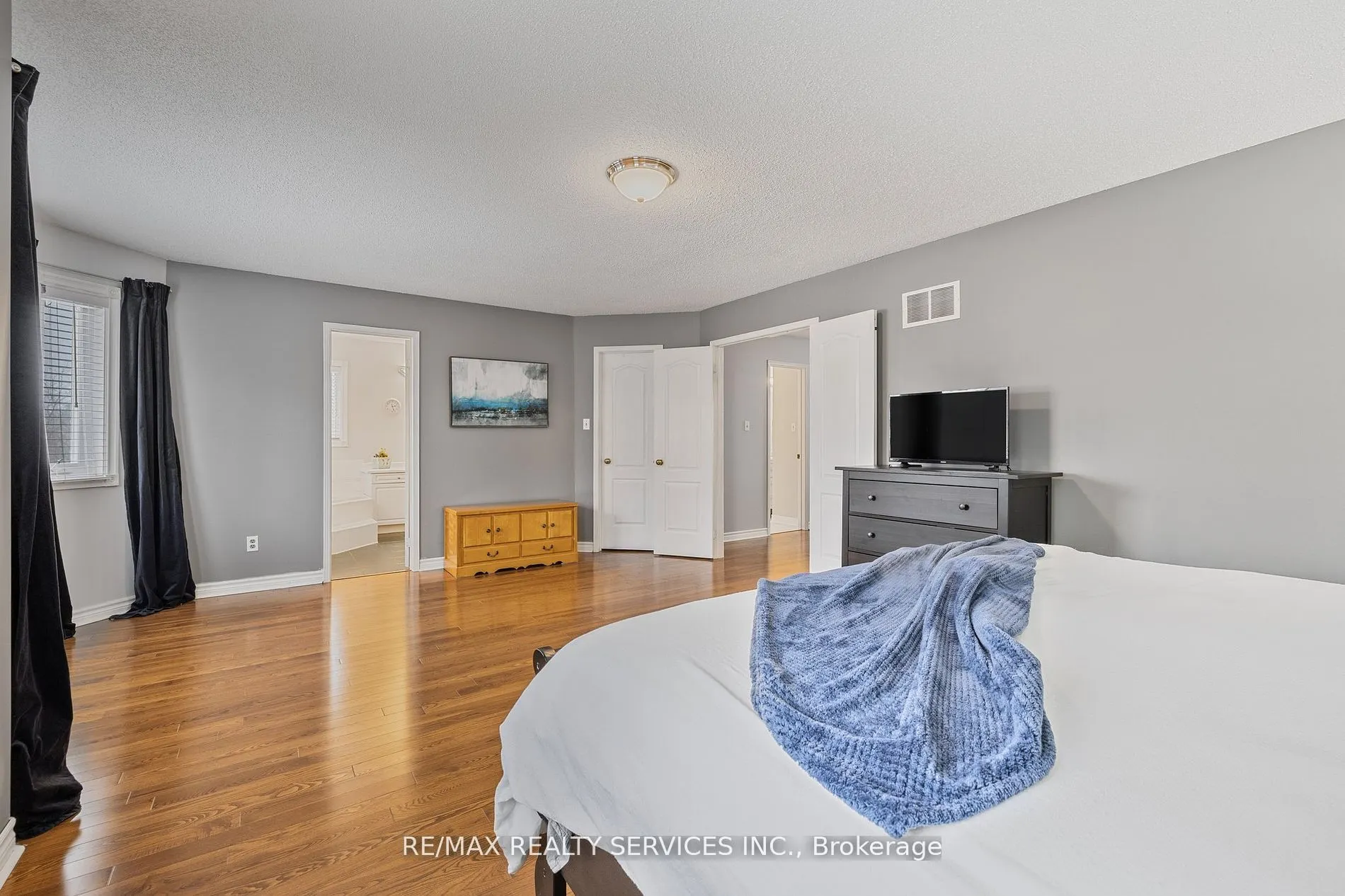 24 Royal Valley Drive