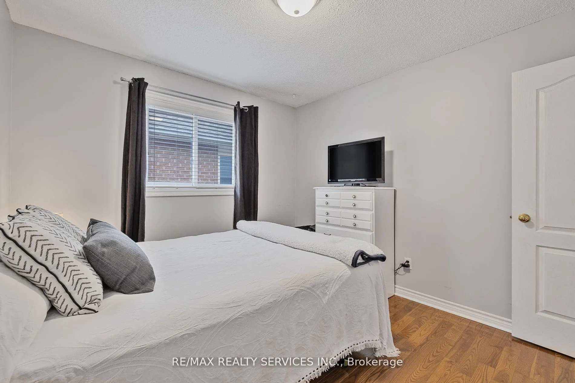 24 Royal Valley Drive