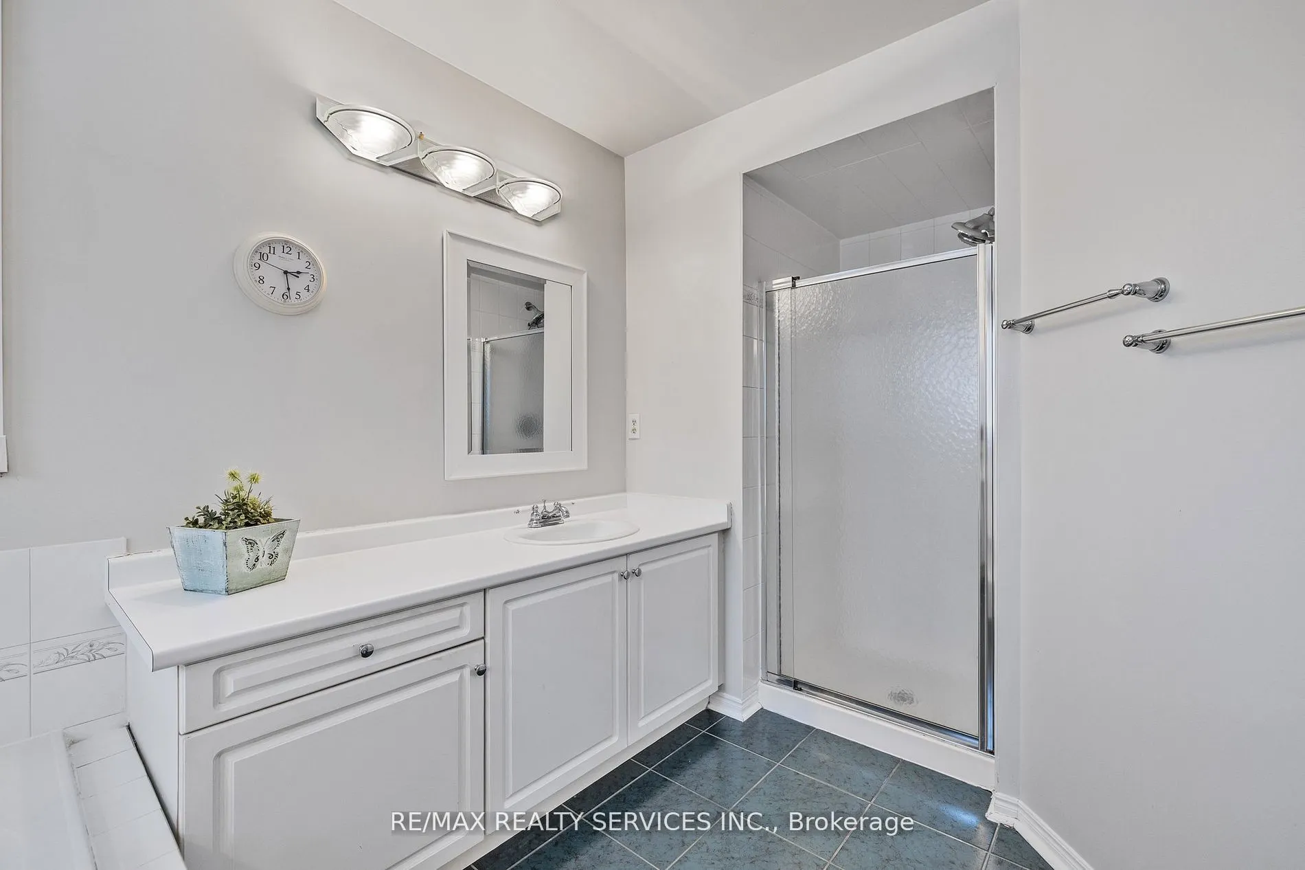 24 Royal Valley Drive