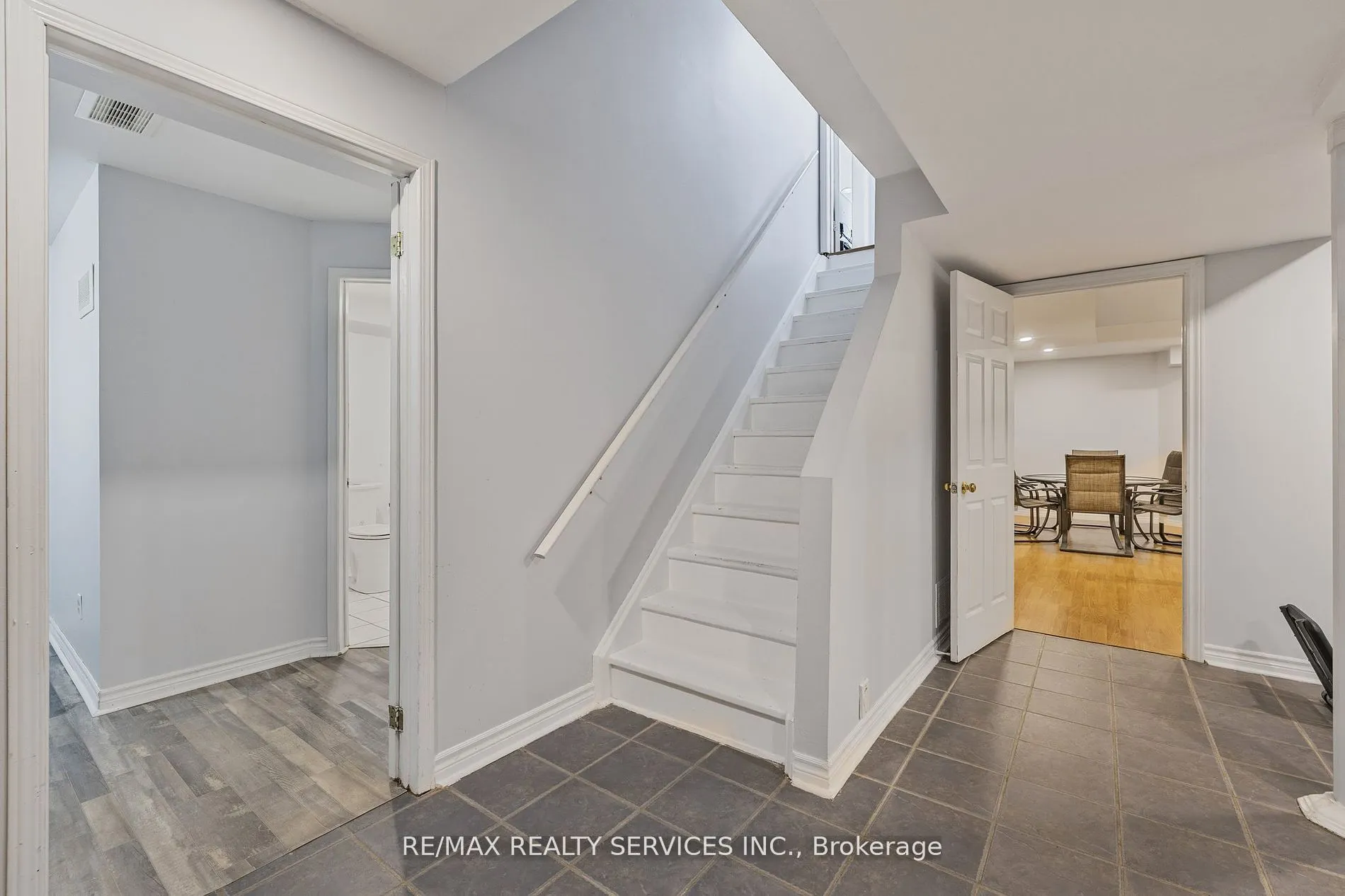 24 Royal Valley Drive