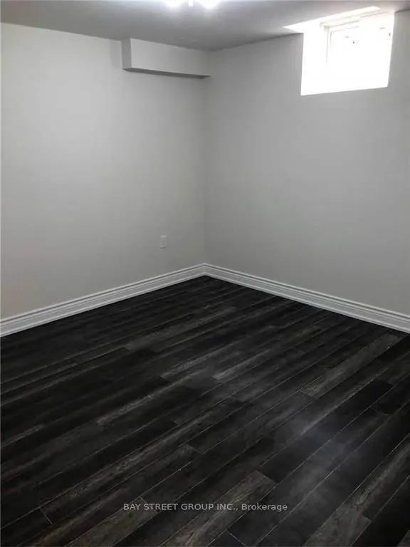 110 Turquoise Crescent, #Lower